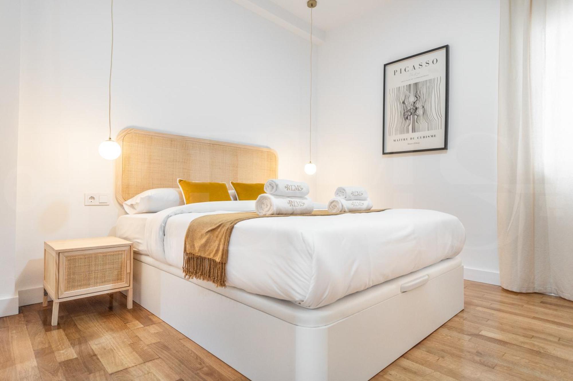 Exquisite And Charming Experience In Soho By Rems *