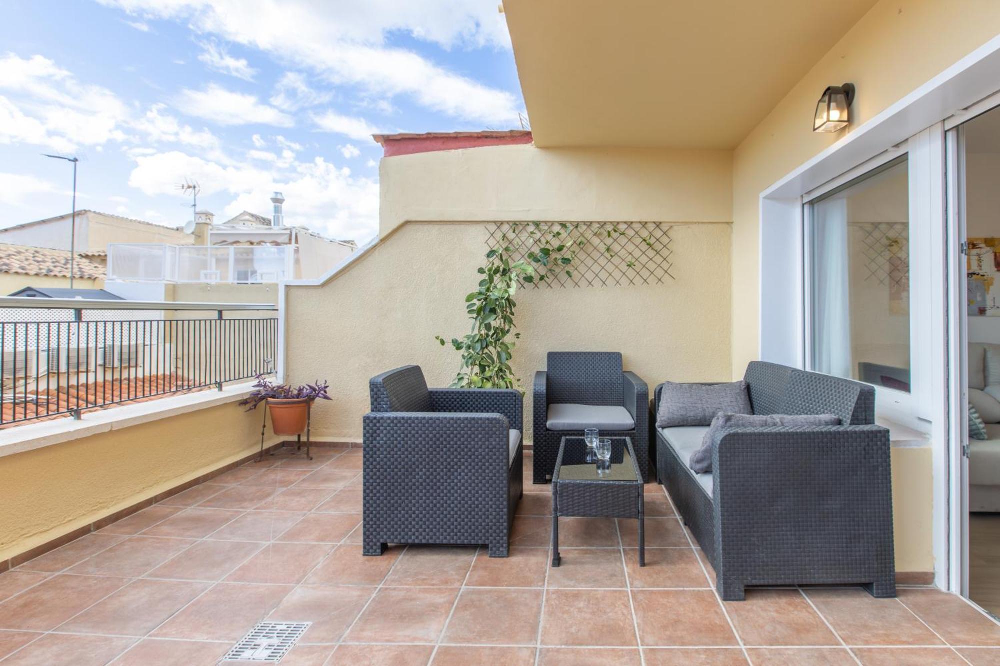 Homely San Juan De Letran Con Terraza Malaga