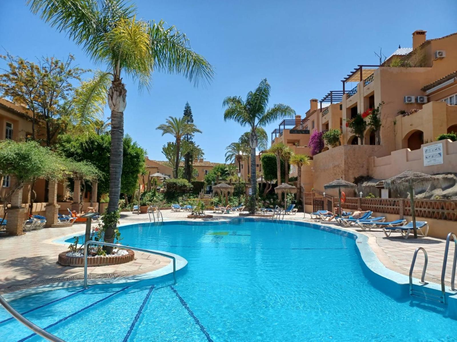 Riviera Del Sol Piscinas Playas Y Golf * Málaga