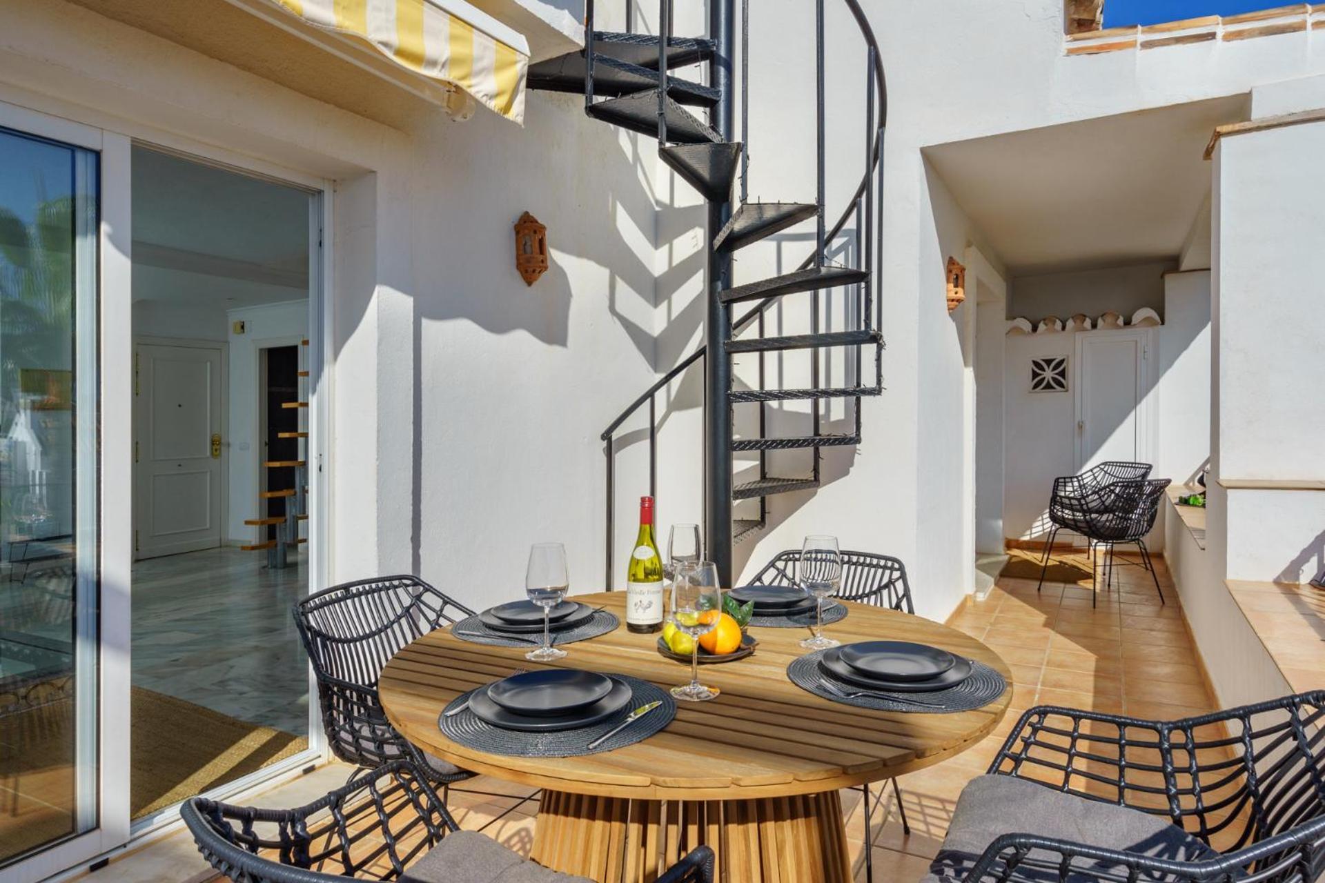 Two Bedroom, Two Bathroom, Balcony, Pool Area, View * Málaga