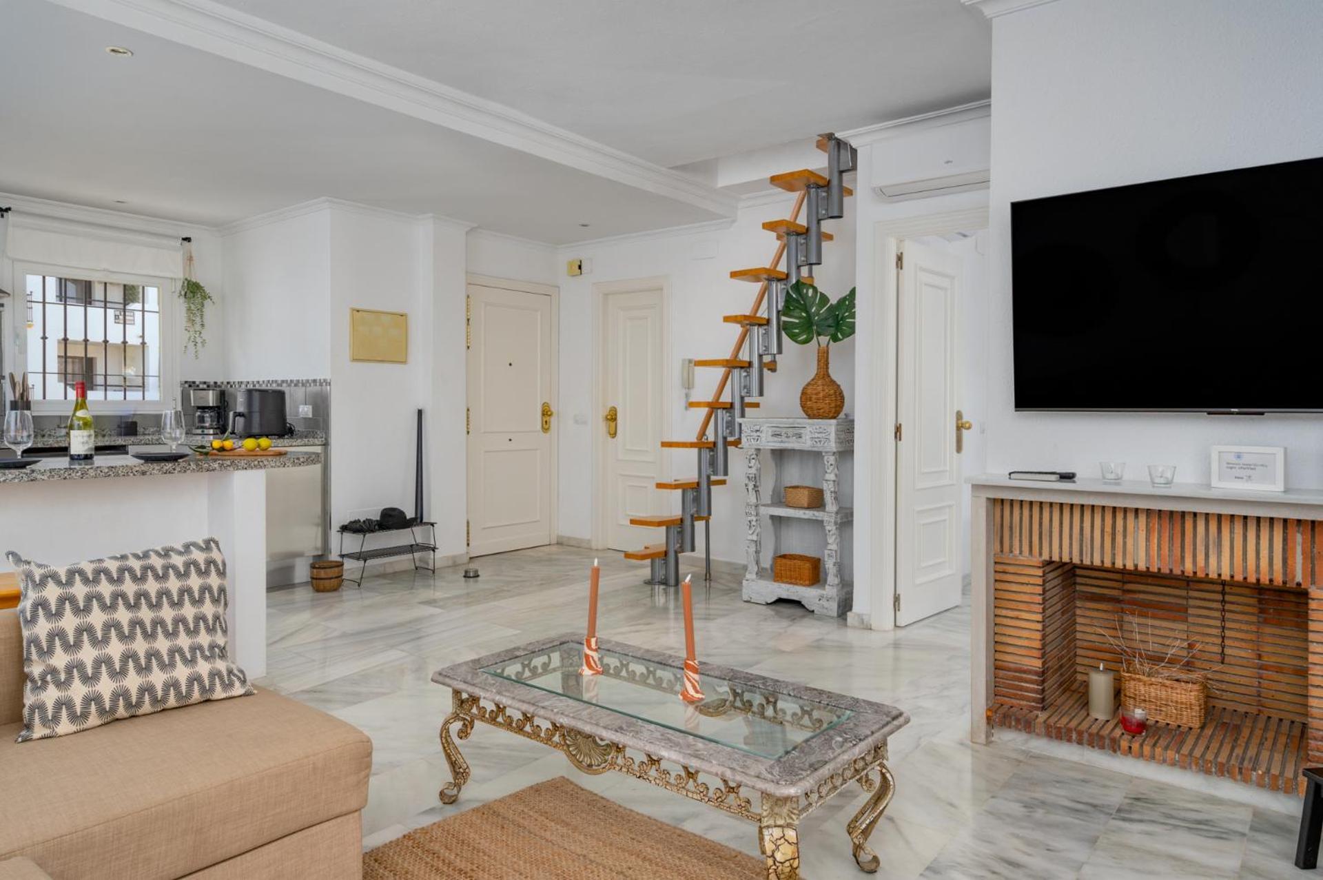 Two Bedroom, Two Bathroom, Balcony, Pool Area, View Apartamento