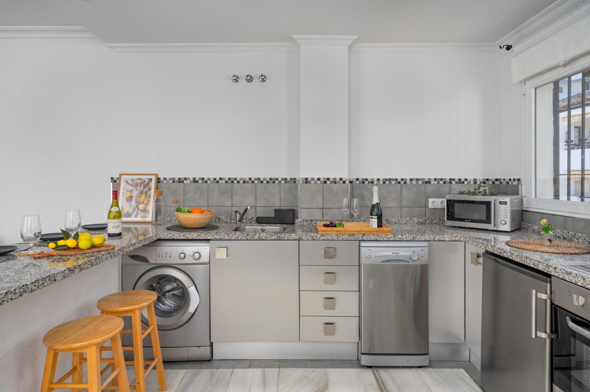 Two Bedroom, Two Bathroom, Balcony, Pool Area, View * Málaga