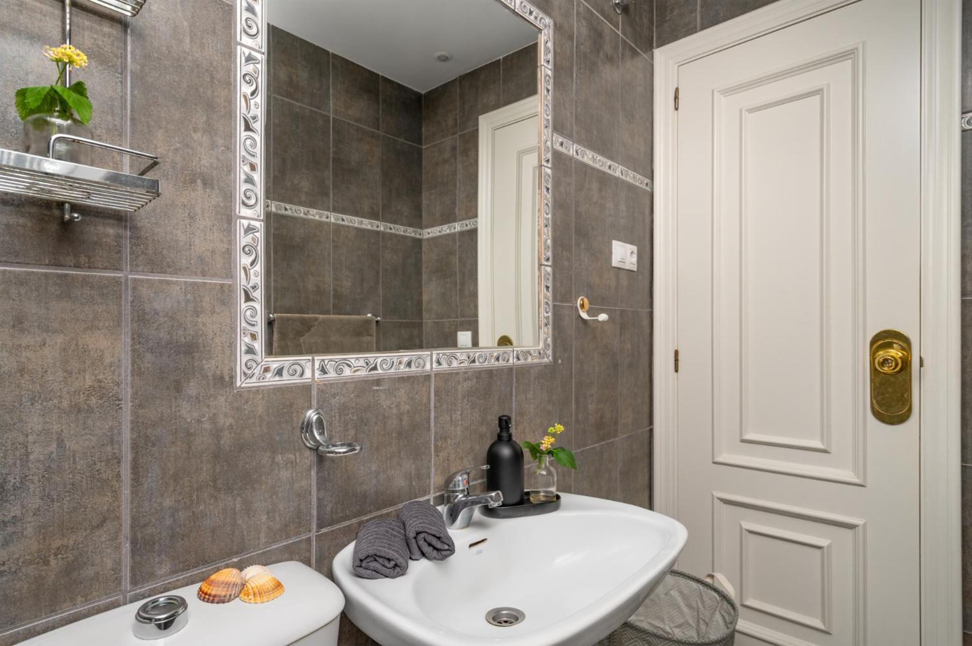 Two Bedroom, Two Bathroom, Balcony, Pool Area, View Apartamento