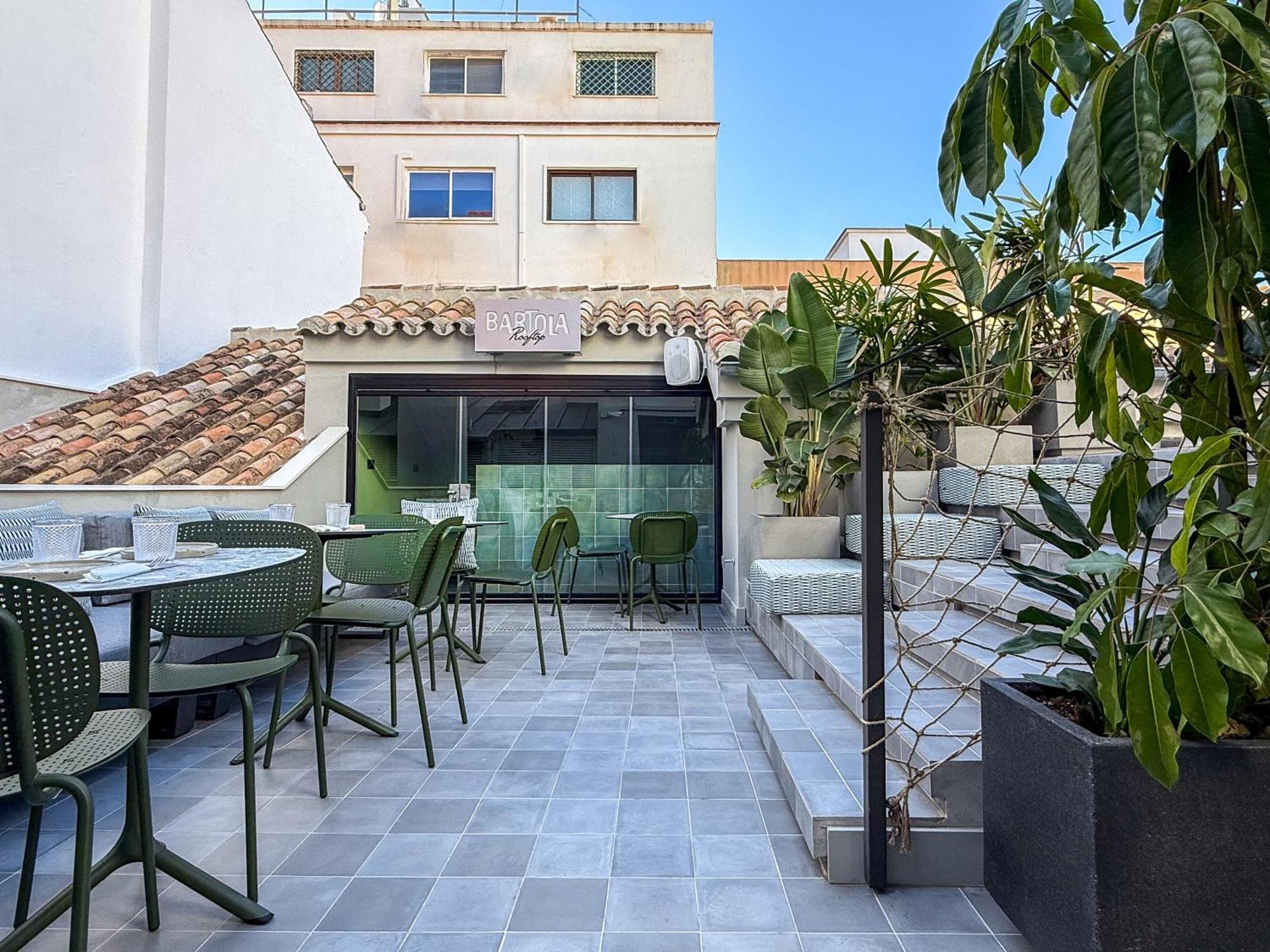 Coeo Hernan Ruiz Rooftop Pool Hostal
