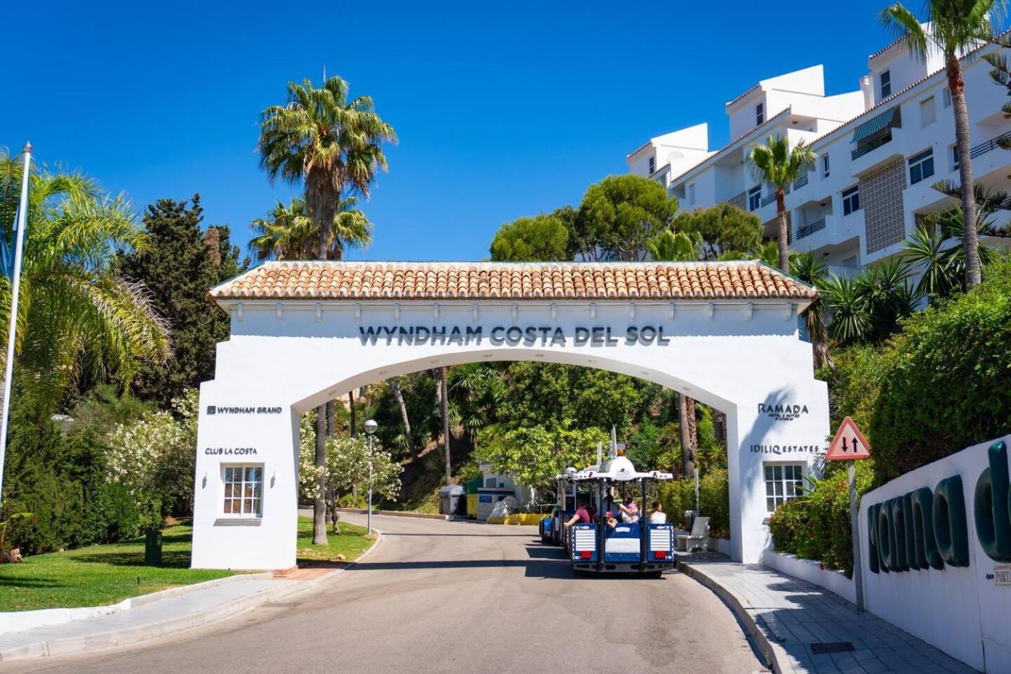 Modern Beachside Flat In Wyndham Costa Del Sol Malaga