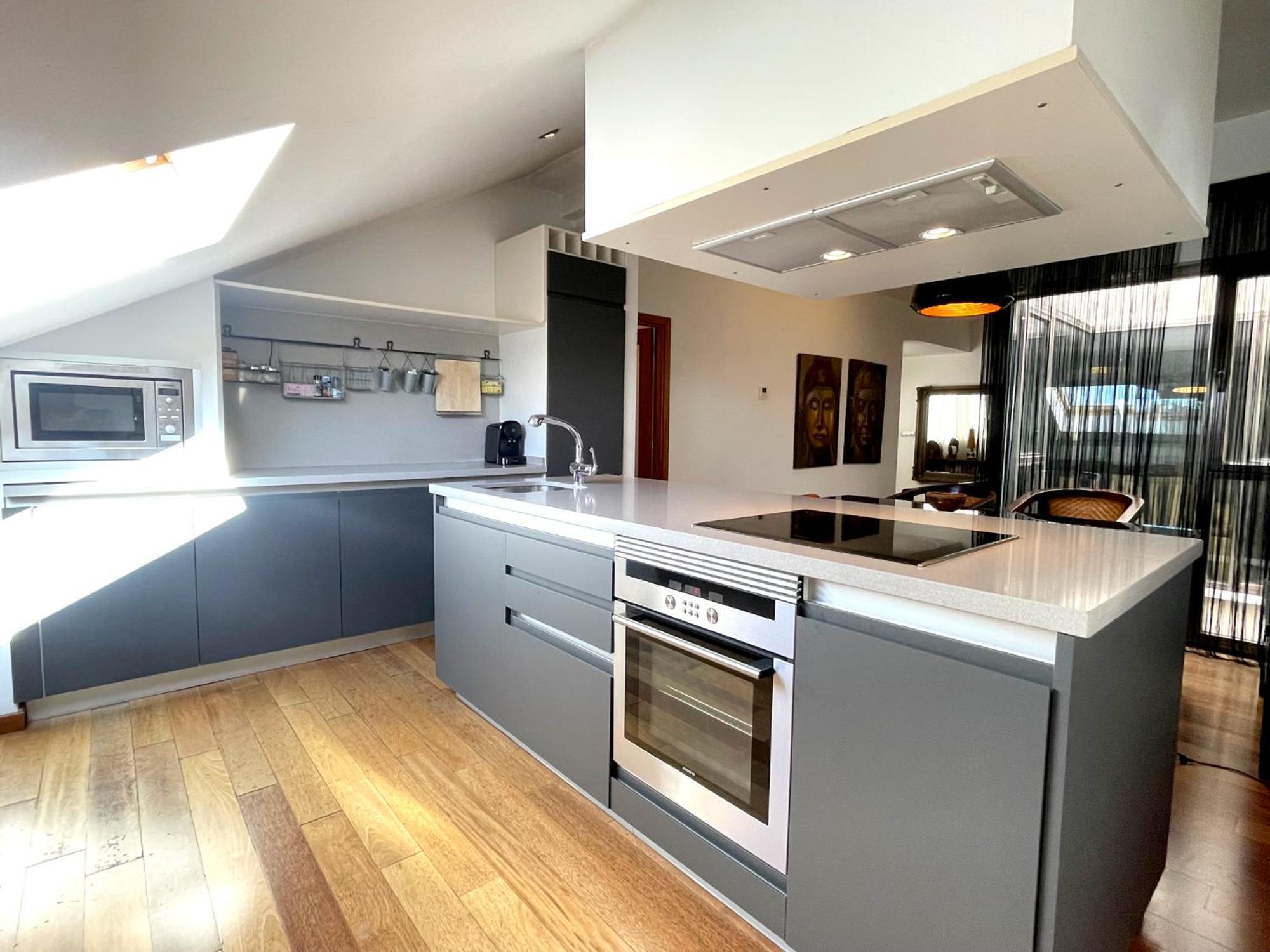 Atico En Plaza De La Constitucion 3 Bedrooms Malaga