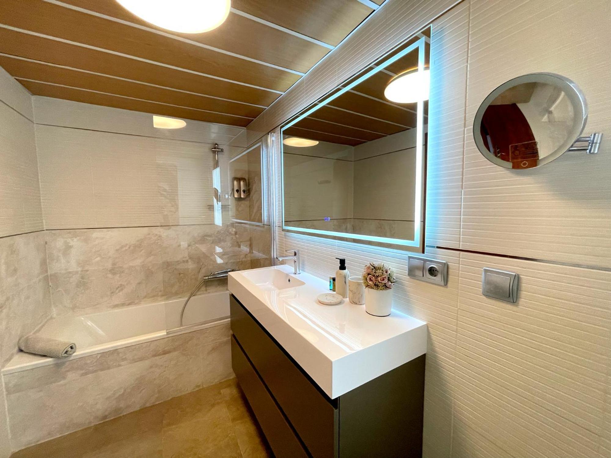 Atico En Plaza De La Constitucion 3 Bedrooms Apartment
