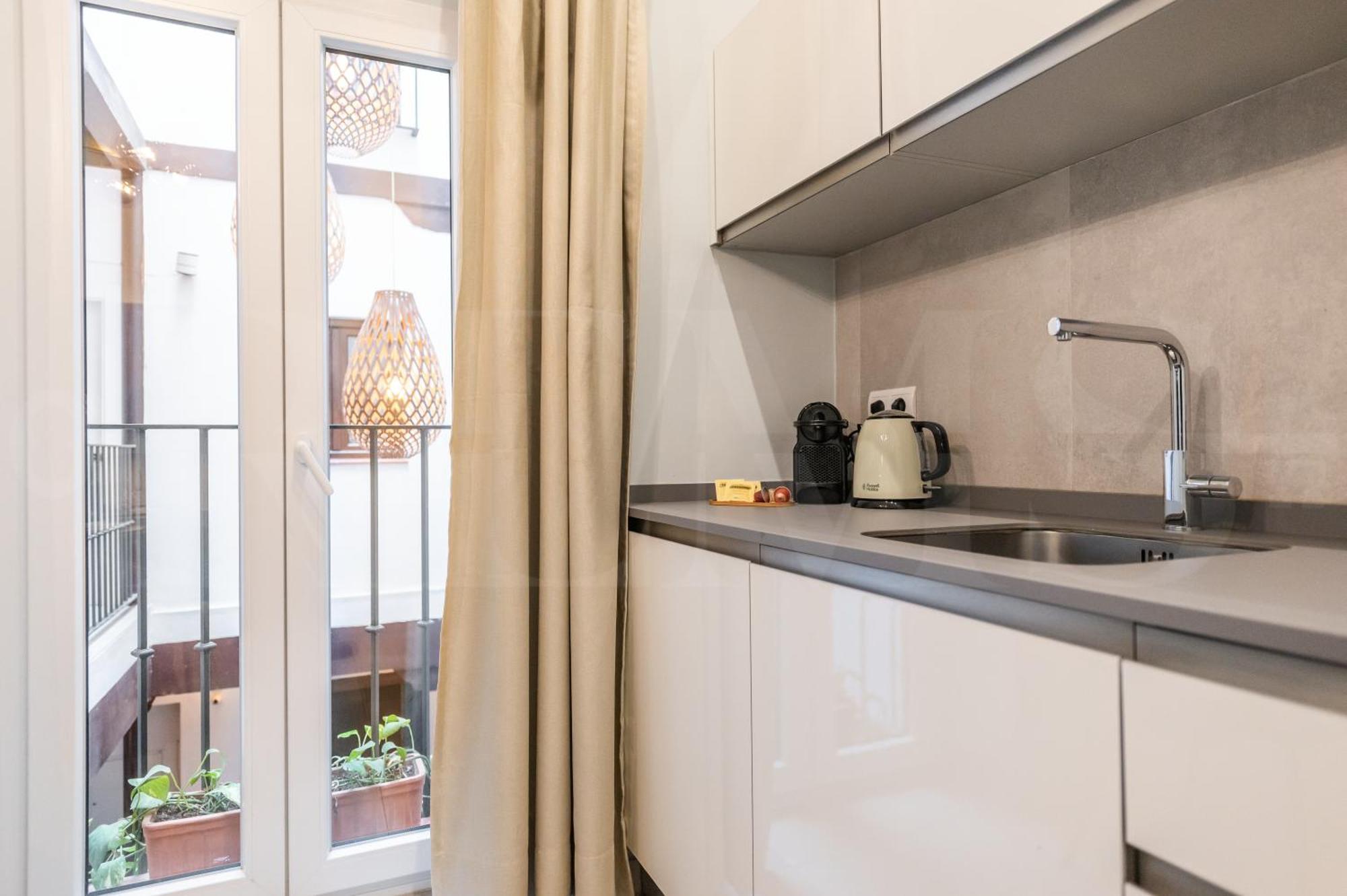 Modern In The Heart Of By Rems Apartment