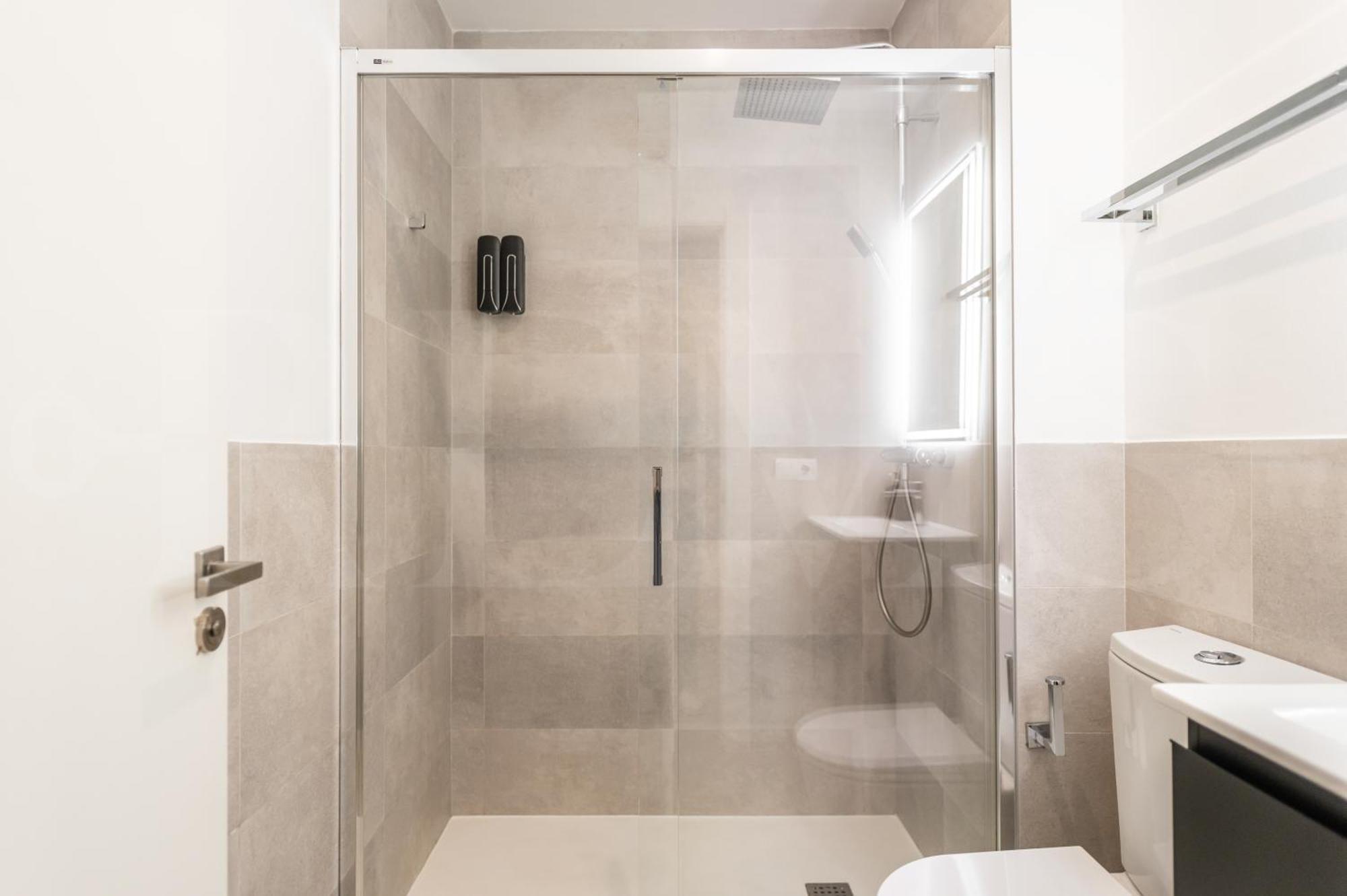 Modern In The Heart Of By Rems Apartment