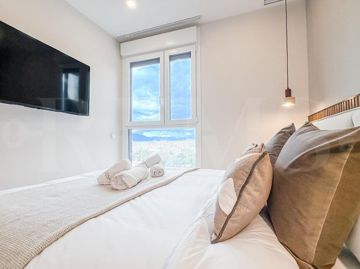 With Stunning Views And Parking By Rems Apartment *
