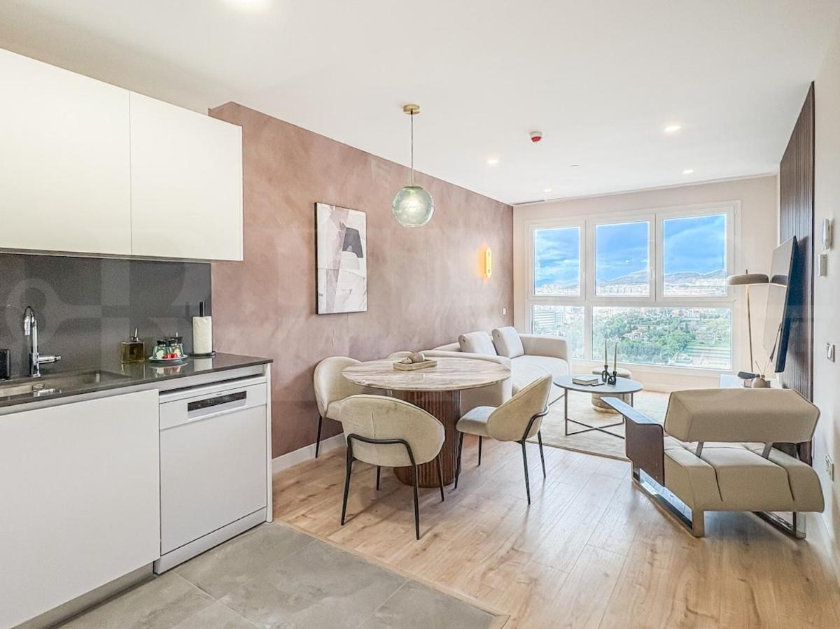 With Stunning Views And Parking By Rems Apartment