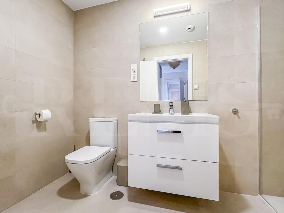 With Stunning Views And Parking By Rems Apartment *