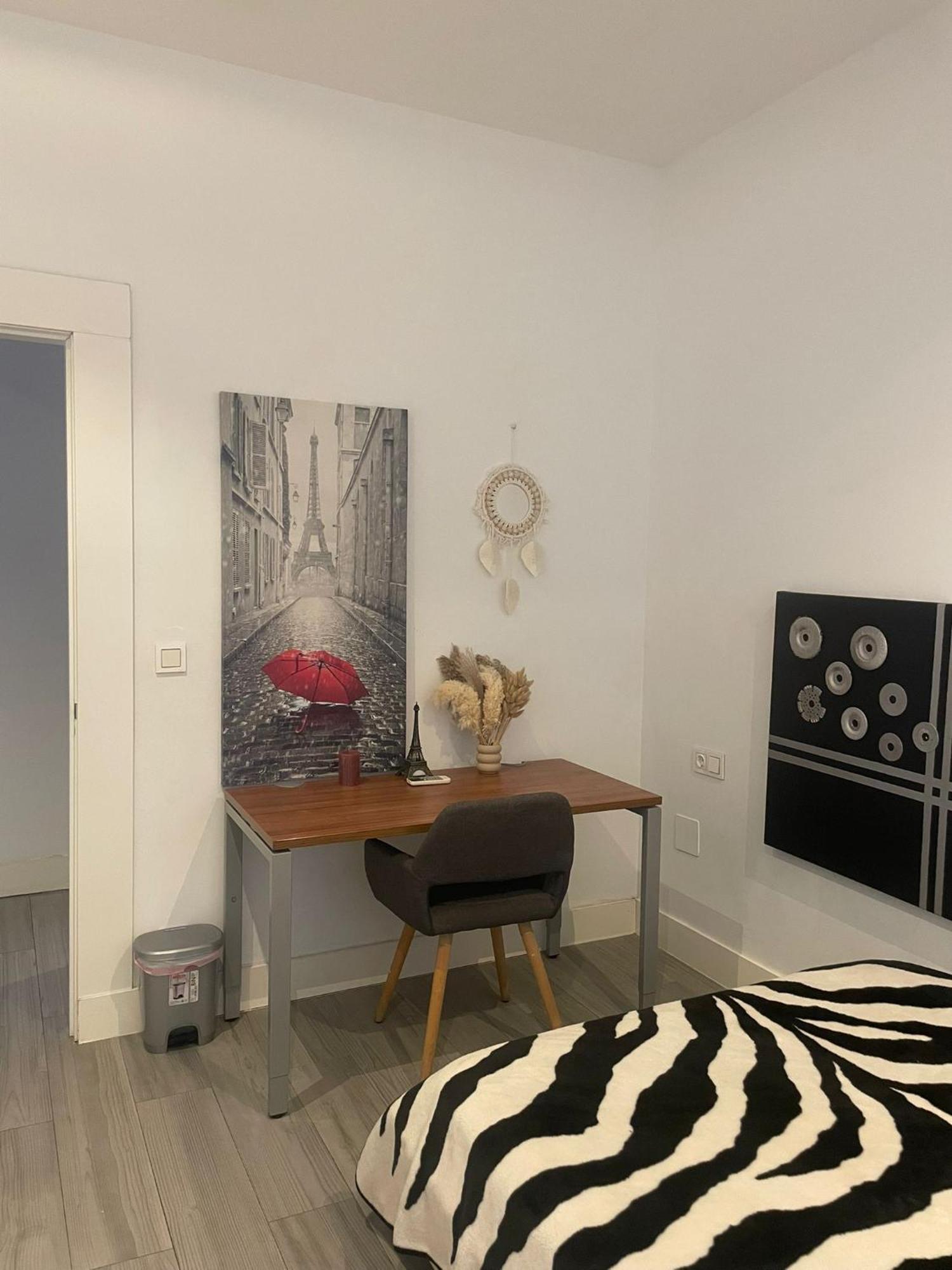 Habitación en casa particular En Un Piso Muy Centrico Y Moderno En - In A Centric And Modern In The Heart Of Málaga