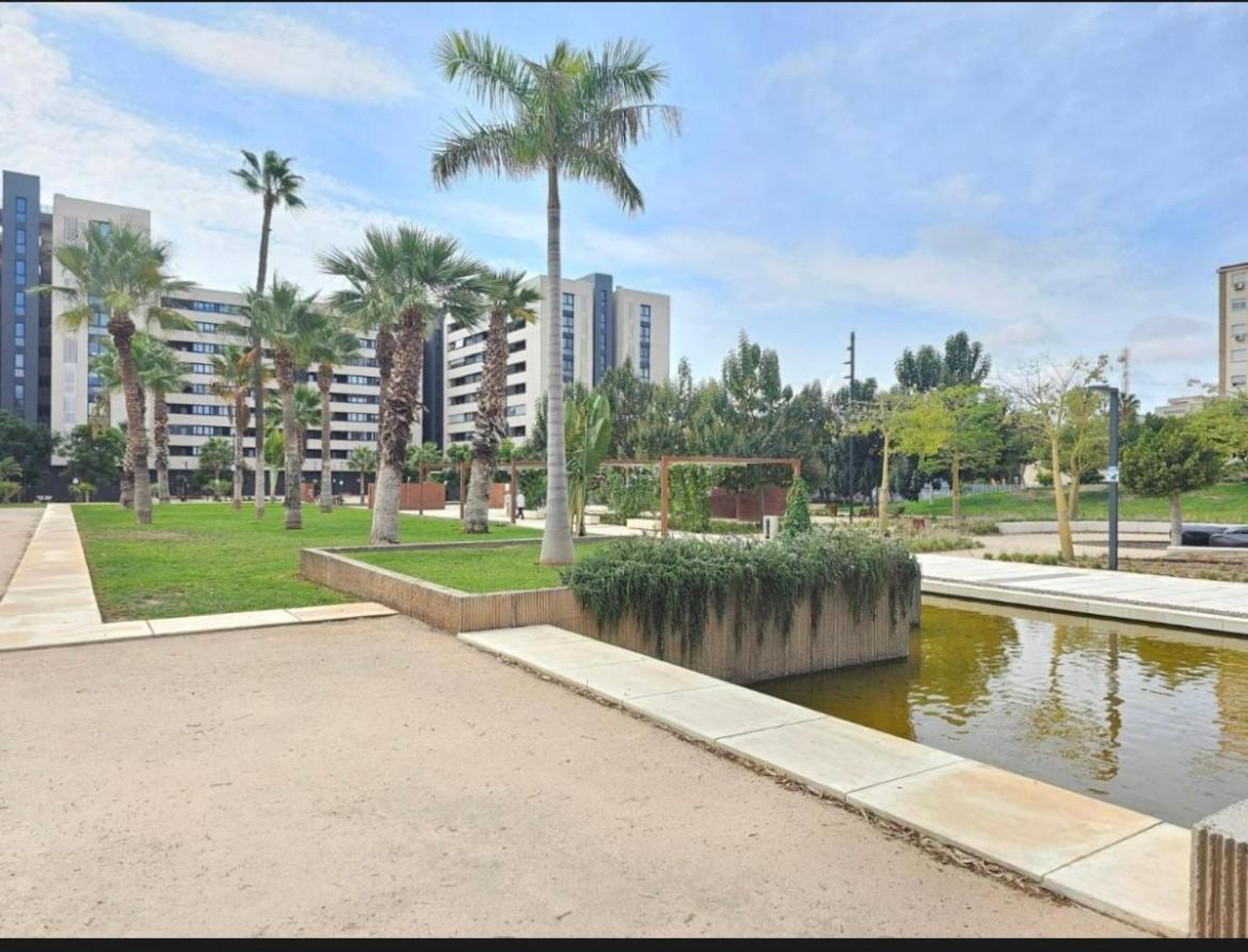 Appartement Luxury Tower Pool&free Parking 10 Min To Historical Center Málaga