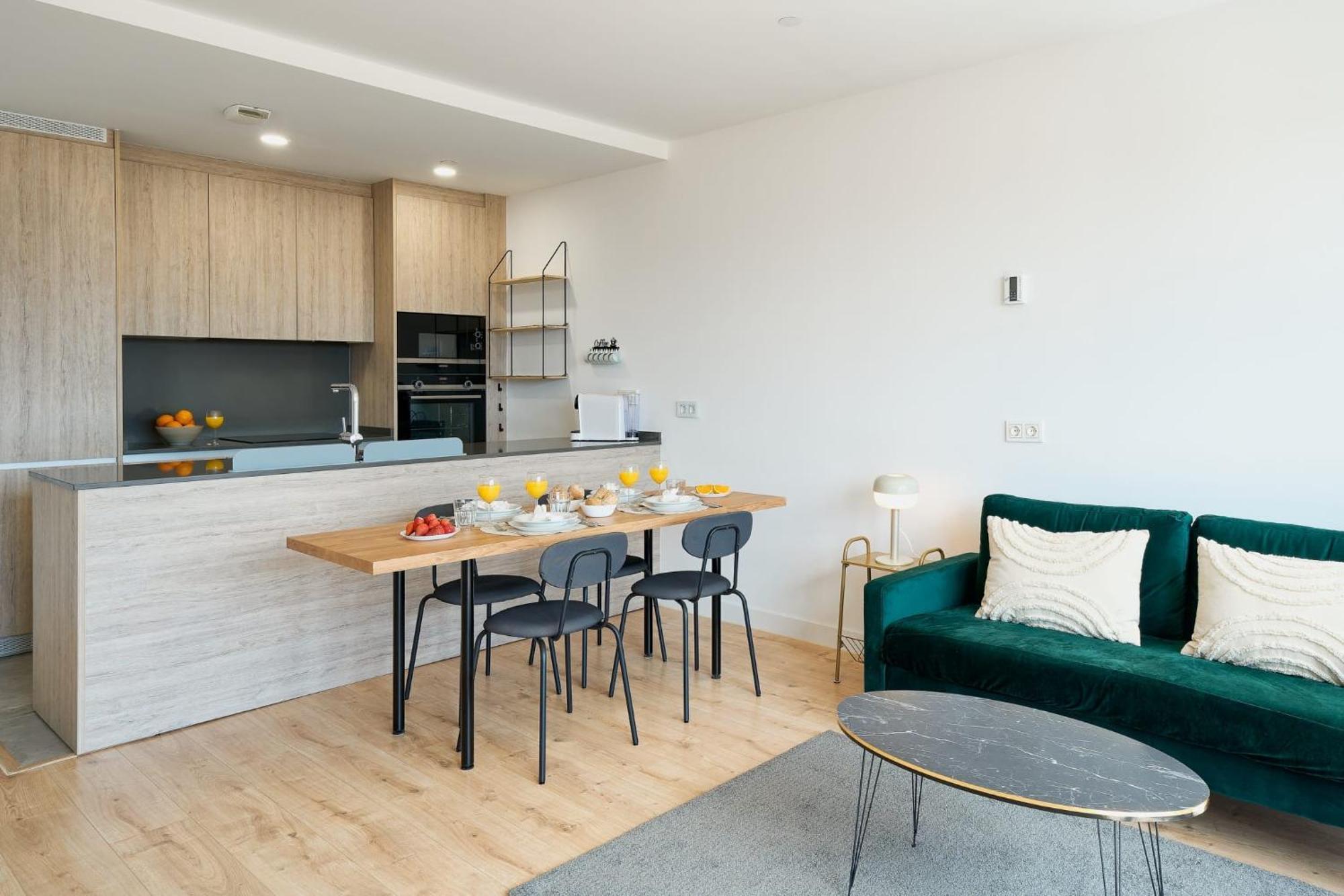 Luxury Tower Pool&free Parking 10 Min To Historical Center Appartement