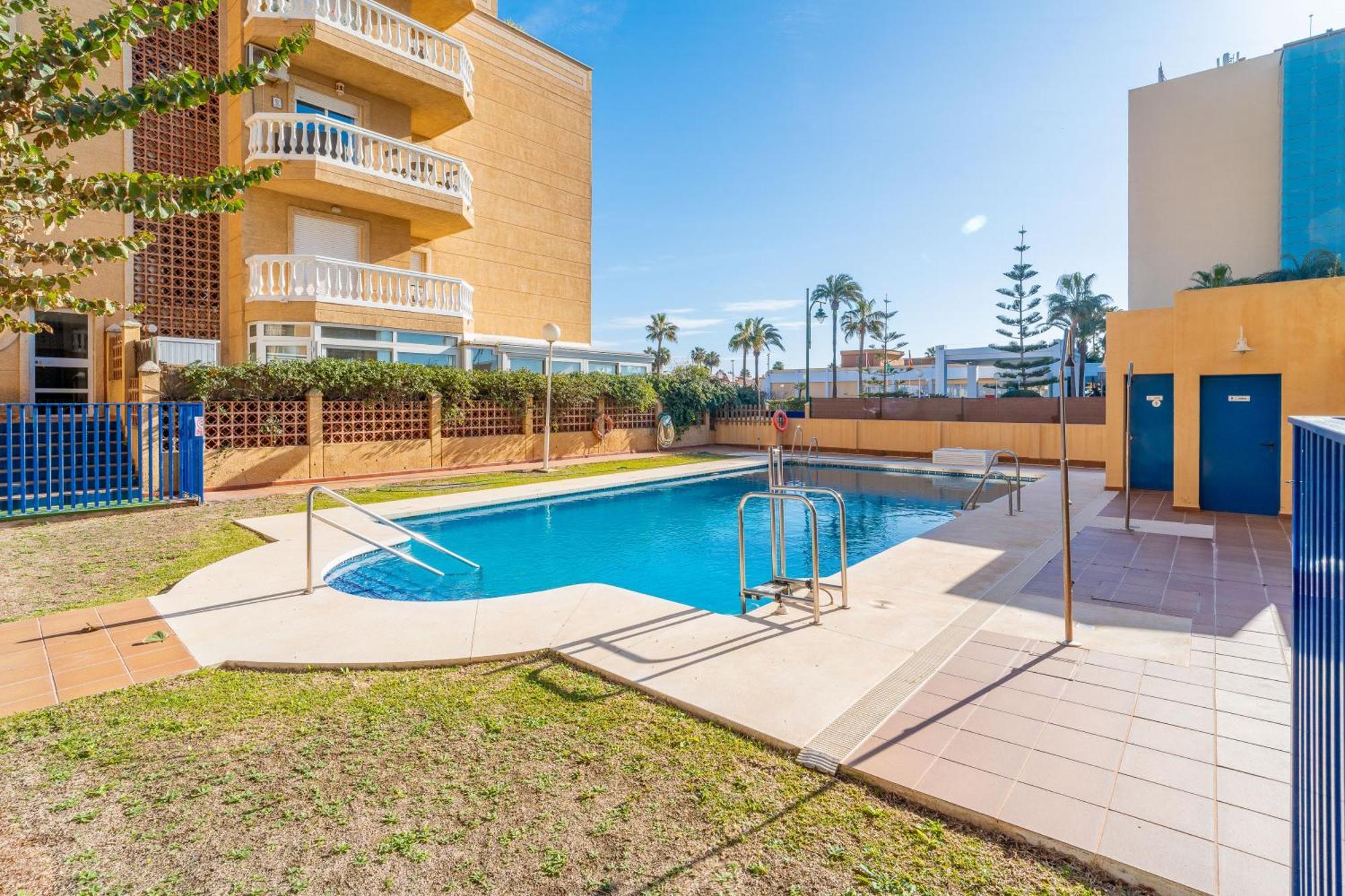 Apartment Casa Playa Guadalmar, Beautiful In Front Of The Sea, Wifi, Ac, Smart Tv, Private Parking Málaga
