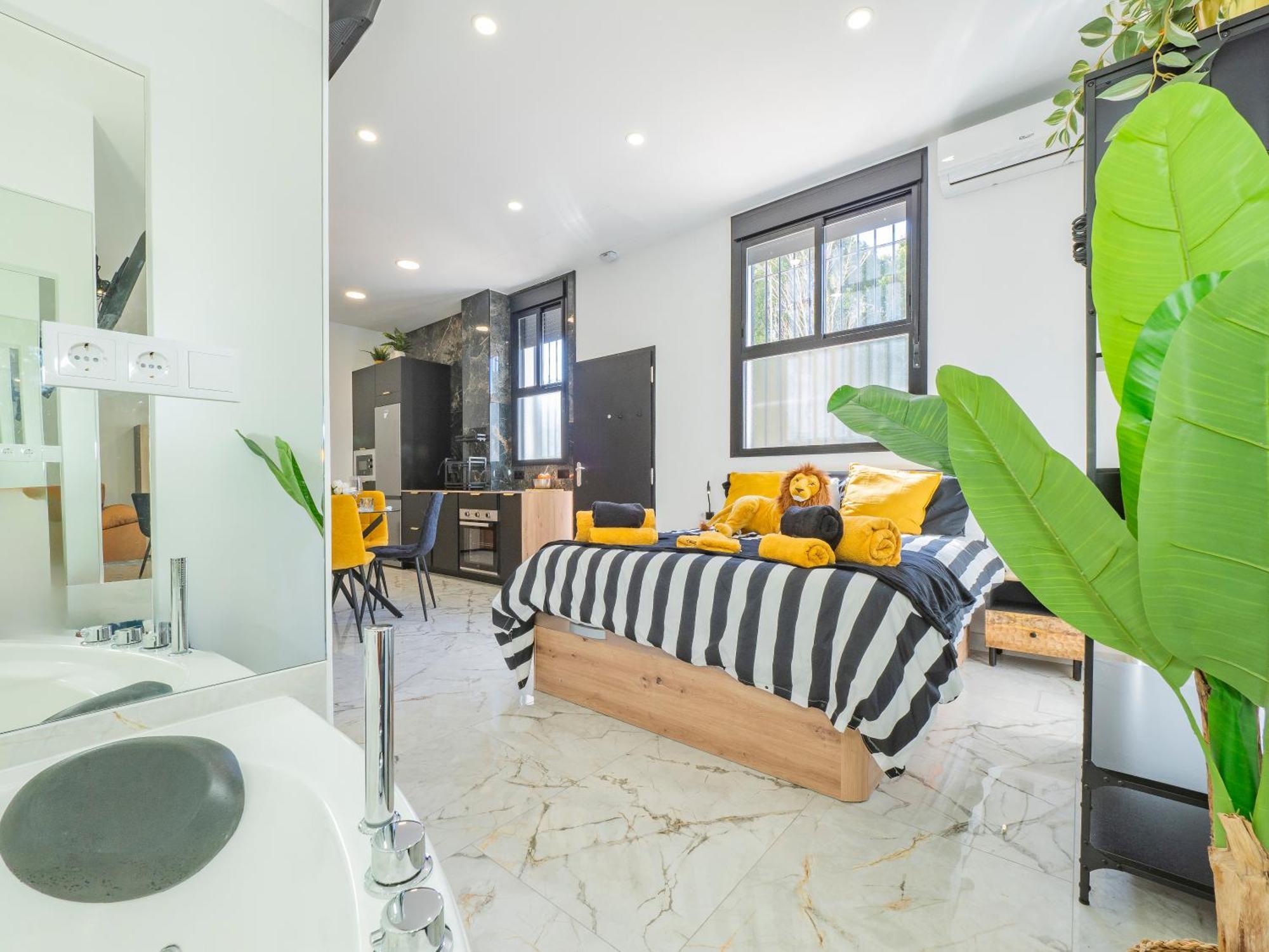 The Juanita Reina's Jacuzzi Apartment Malaga
