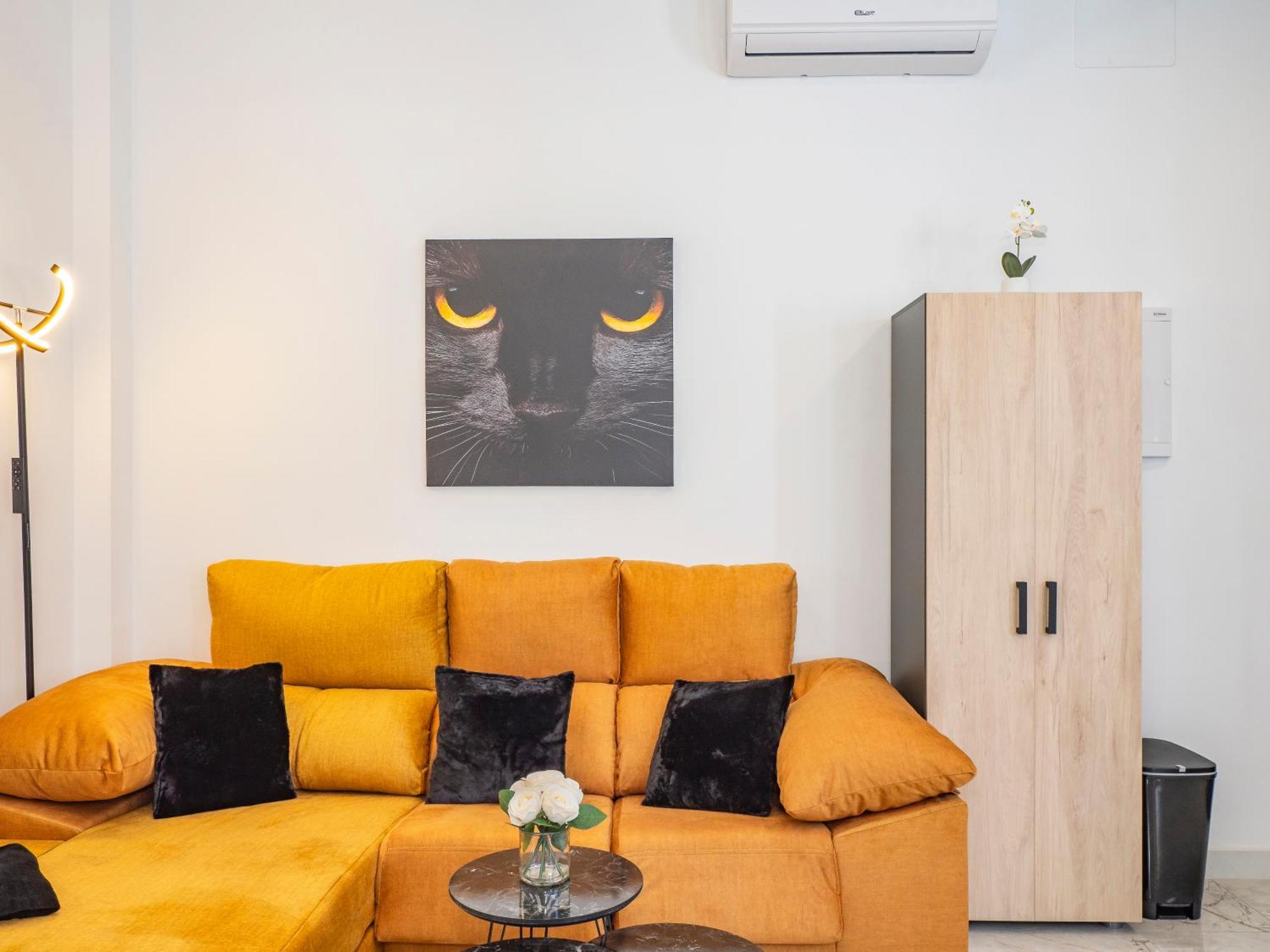The Juanita Reina's Jacuzzi Apartment