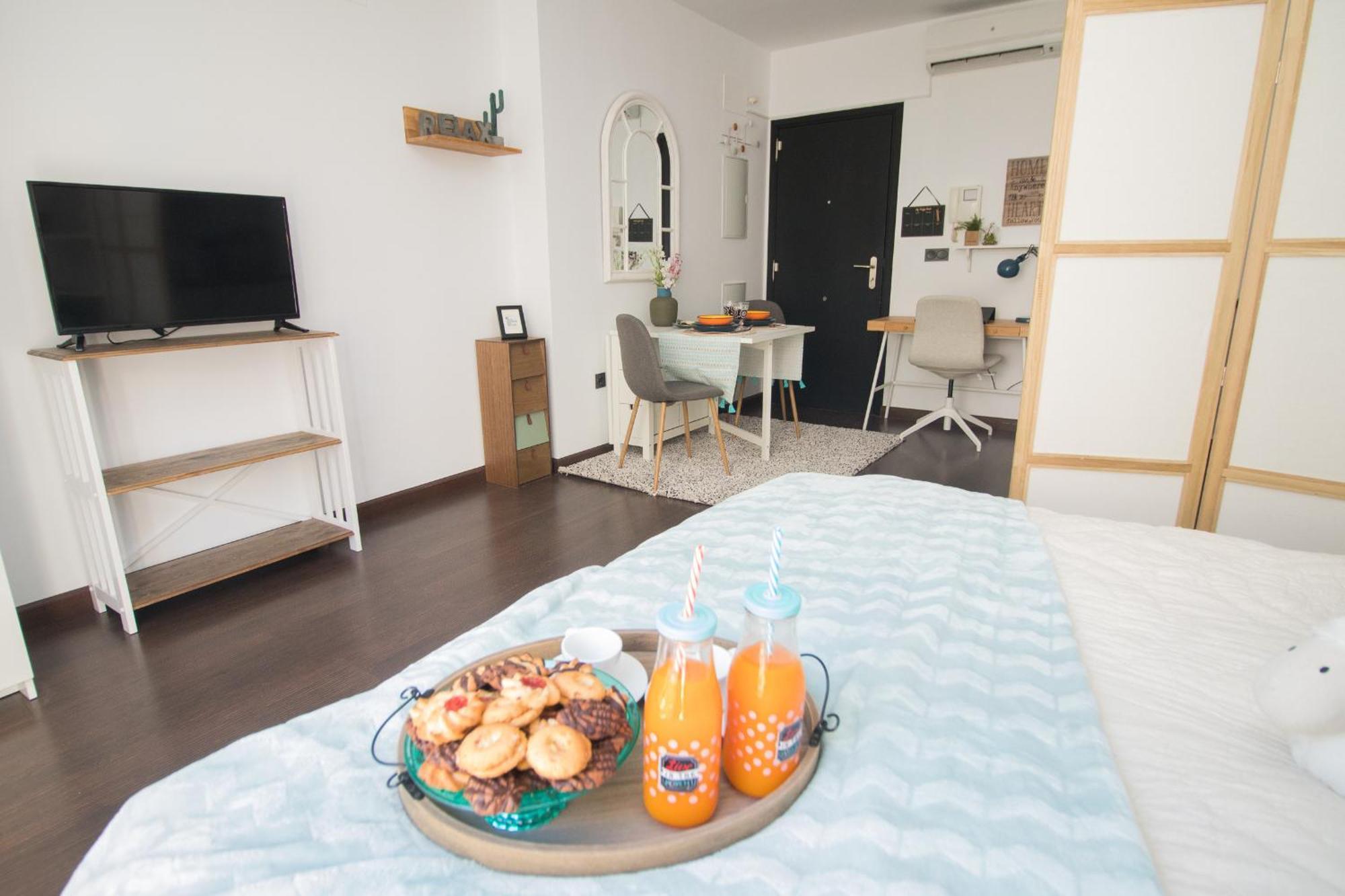 C80 - Rustic Chic Downtown Apartment *