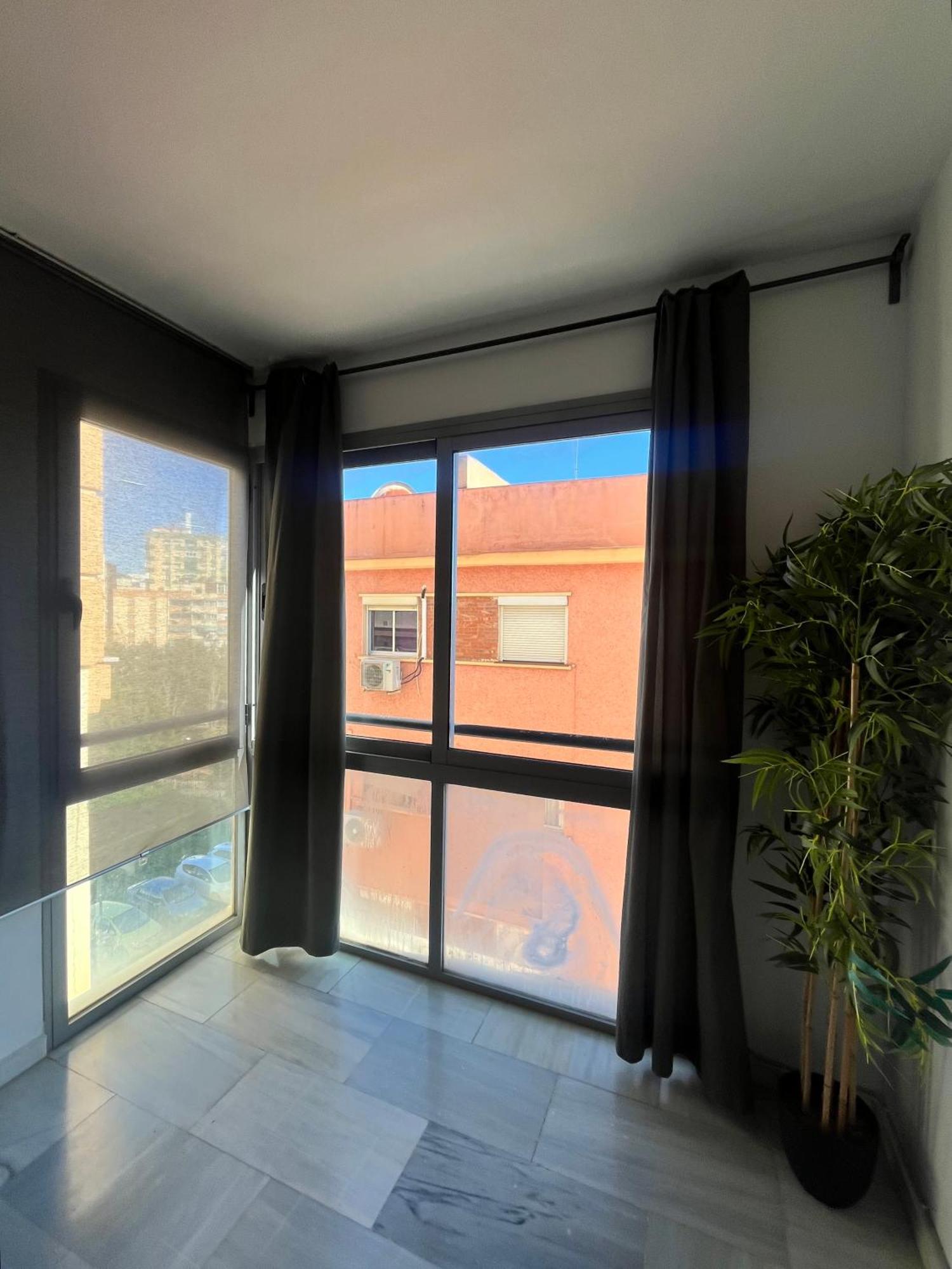 Deluxe With Parking - Carlos Haya * Malaga