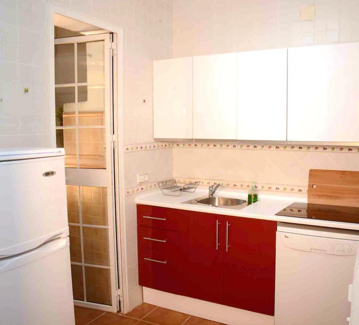 Great Location In Old Town Apartment *