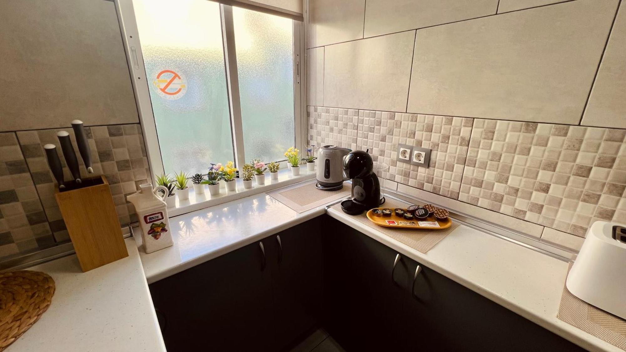Super Comfy And Homey 4br Peachy Apartment