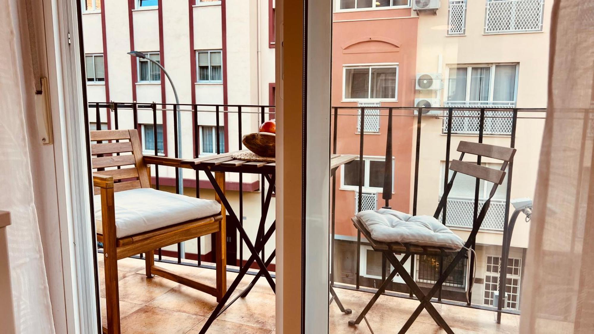 Super Comfy And Homey 4br Peachy Apartment