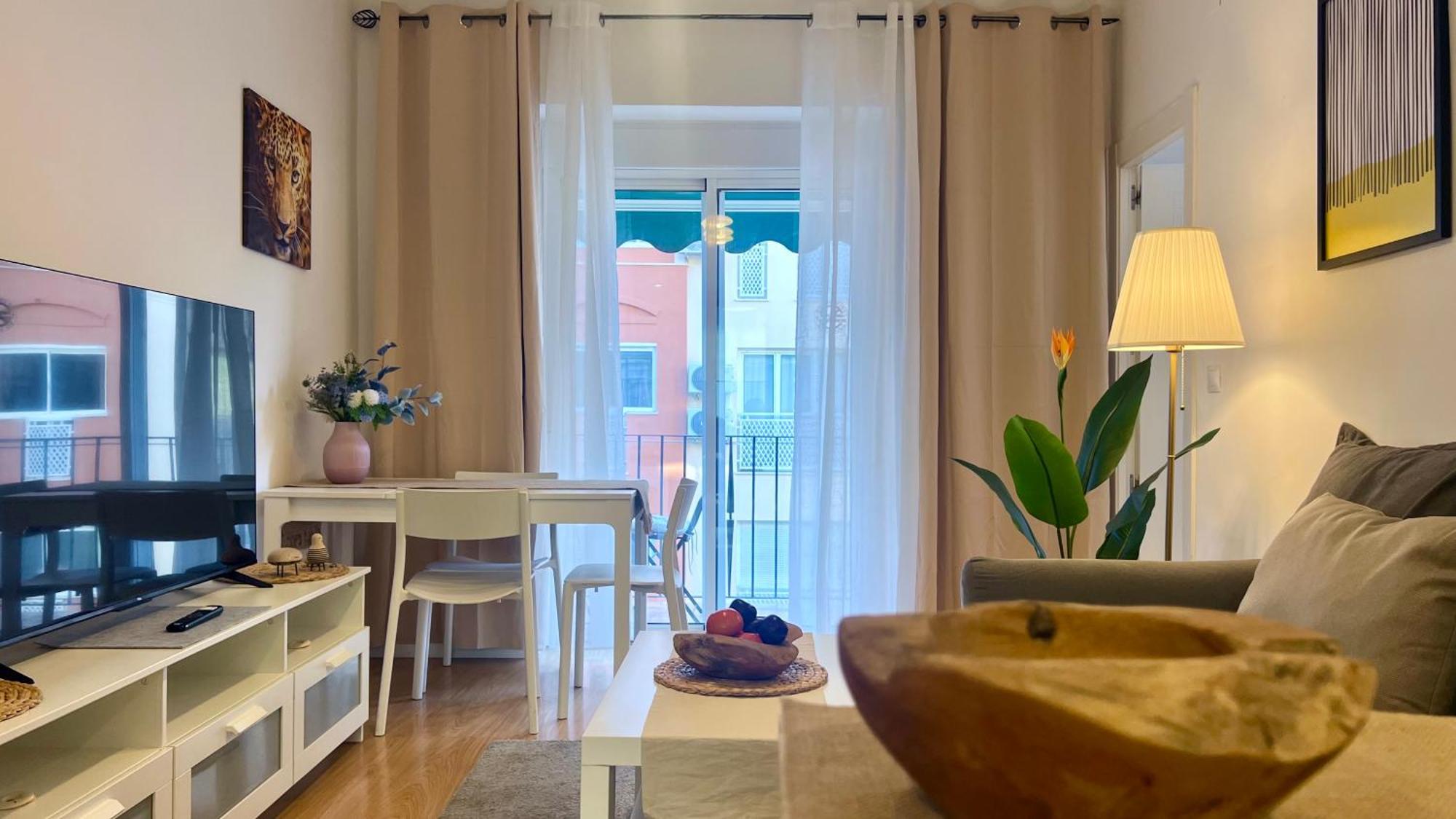 Super Comfy And Homey 4br Peachy Malaga