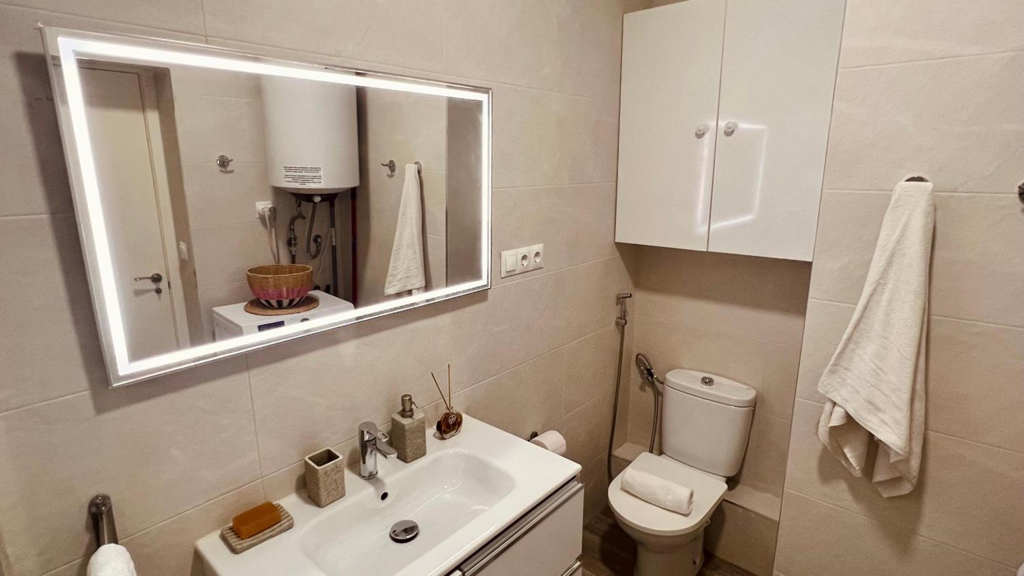 Super Comfy And Homey 4br Peachy Apartment