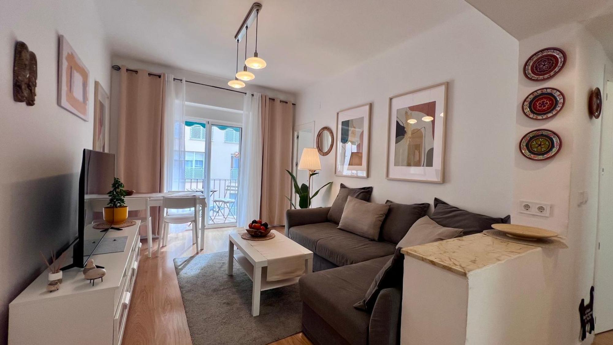 Super Comfy And Homey 4br Peachy Malaga
