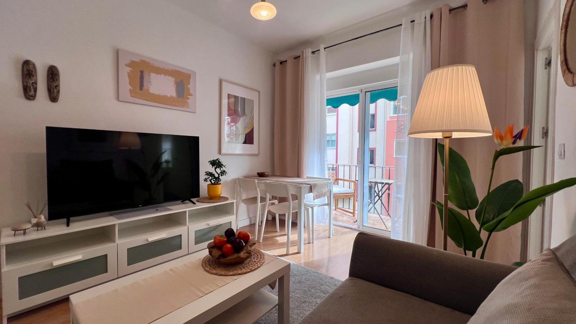 Super Comfy And Homey 4br Peachy Malaga