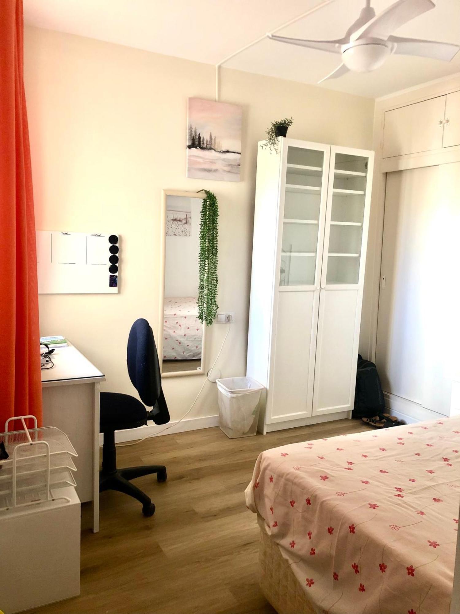 Con Smart Tv En Piso Compartido Con Bano Privado O Compartido Sol Accommodatie bij particulieren