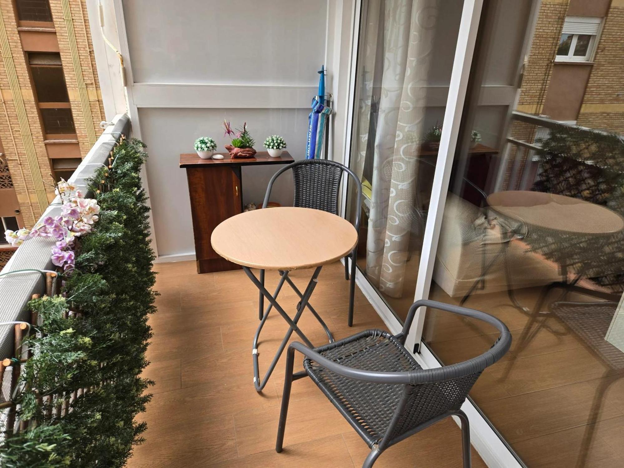 Comfortable In With Balcony And View 81 M²