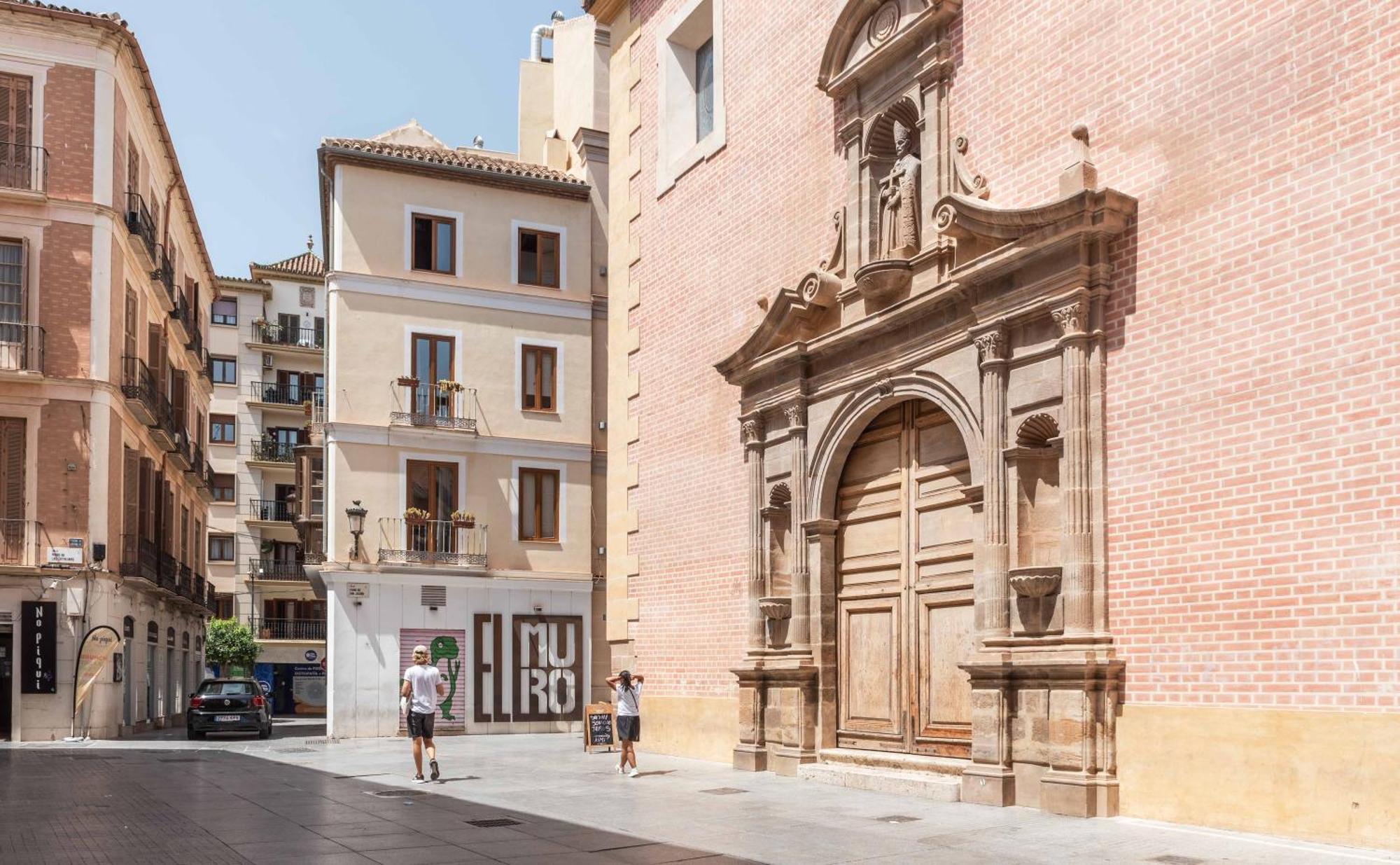 And Spacious With Parking On-site * Malaga