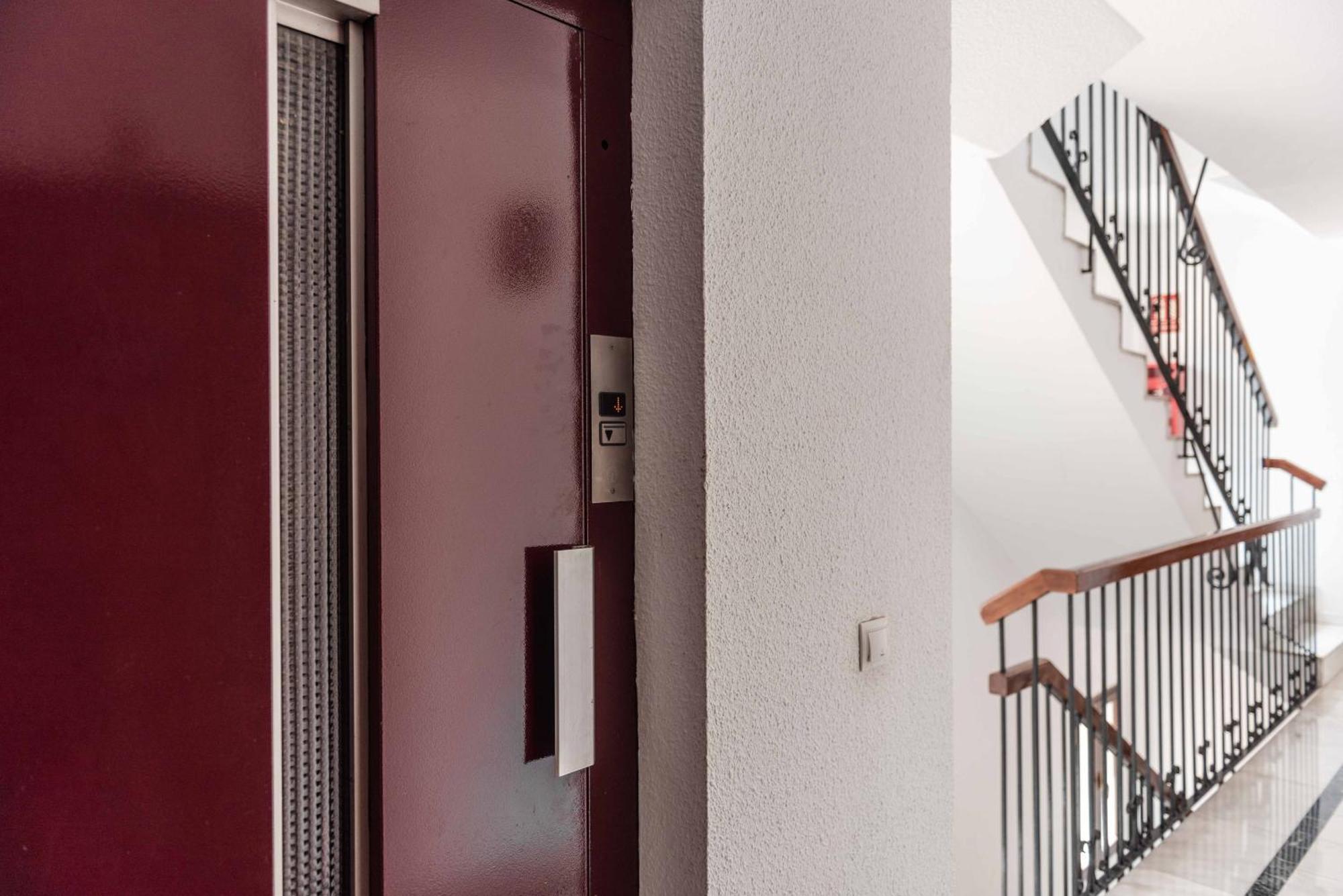 And Spacious With Parking On-site Apartment Malaga