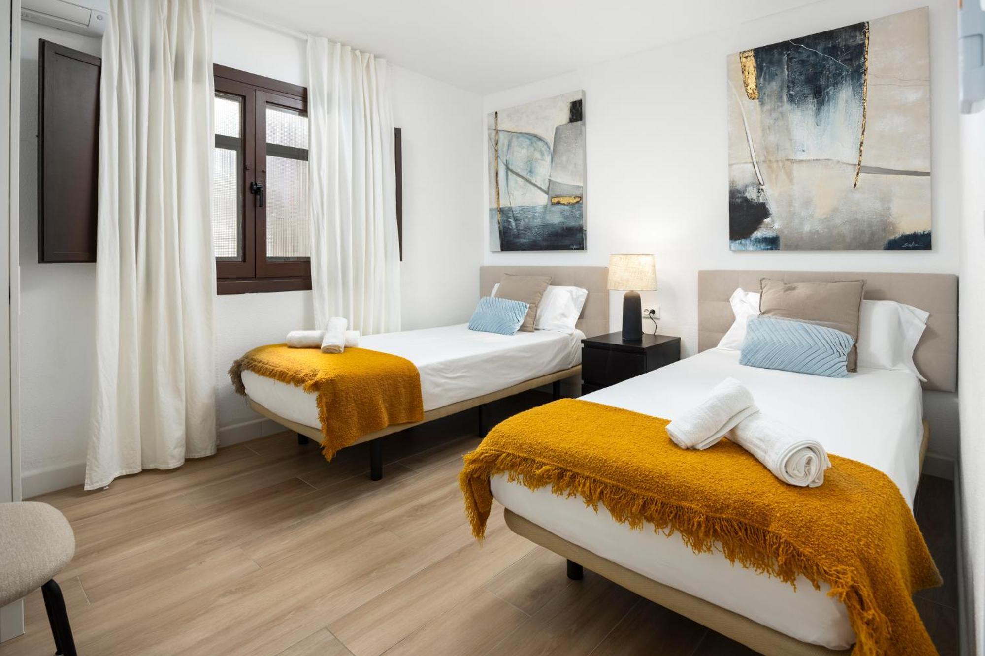 Apartment And Spacious With Parking On-site Malaga