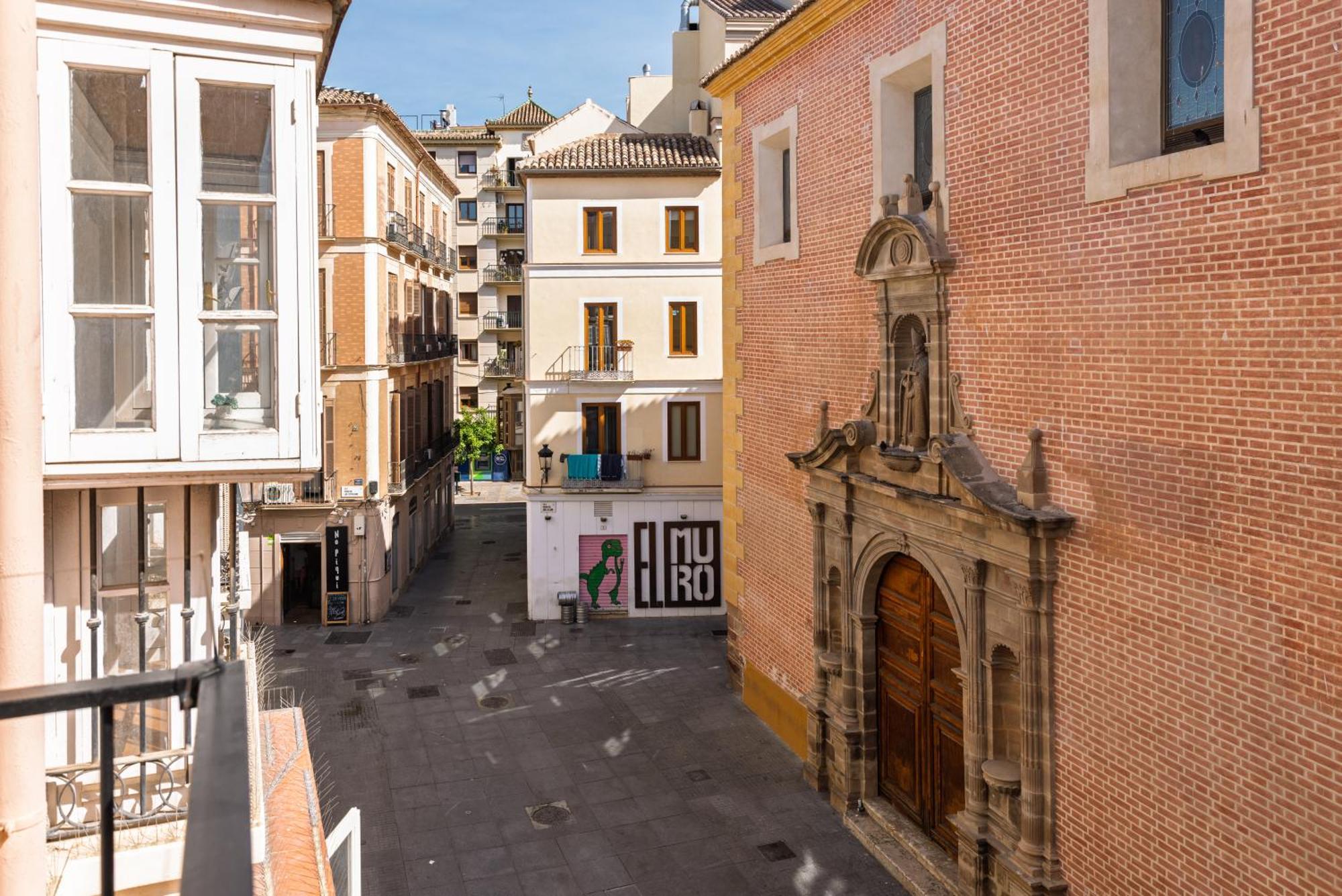 Apartment And Spacious With Parking On-site Malaga