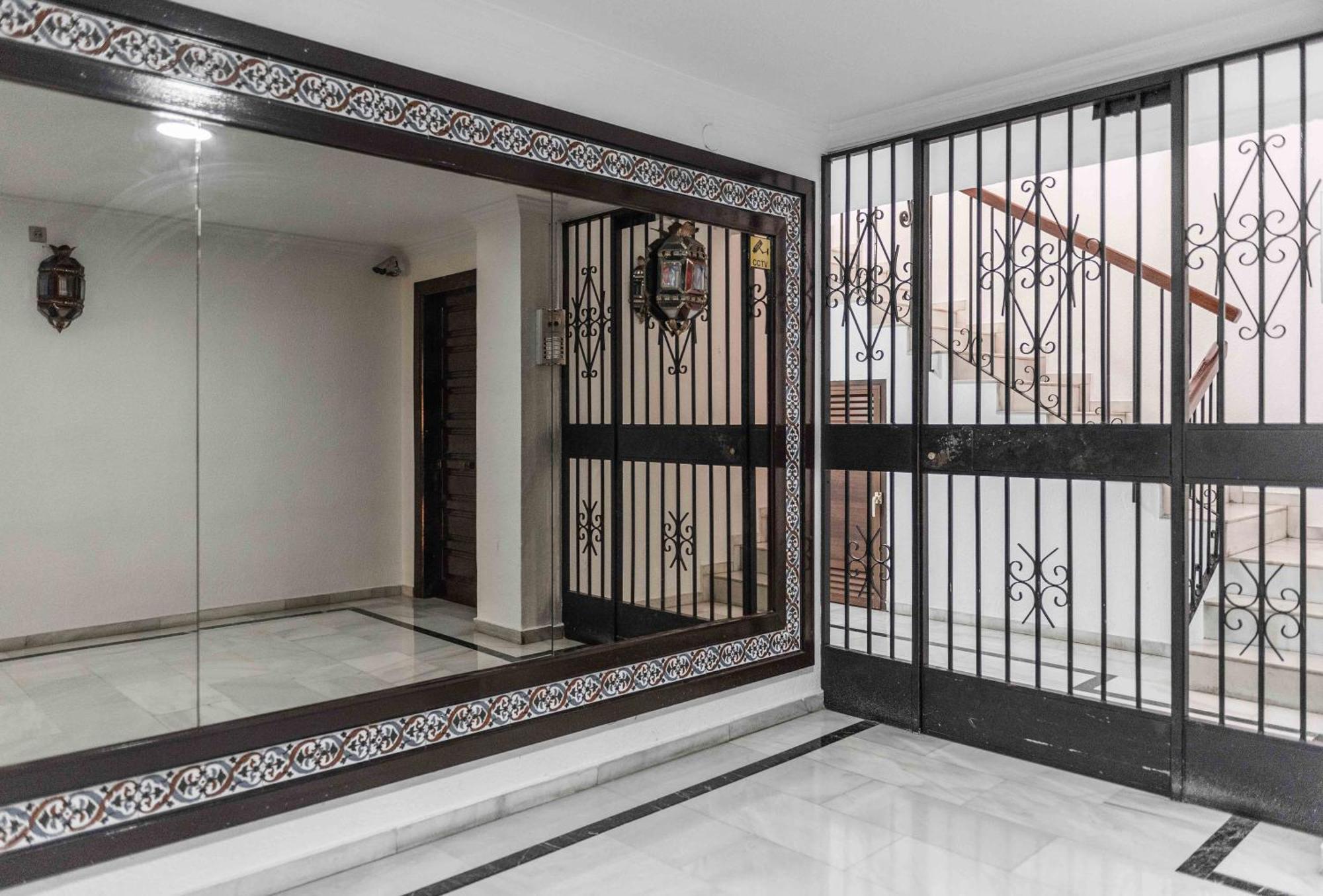 Apartment And Spacious With Parking On-site Malaga