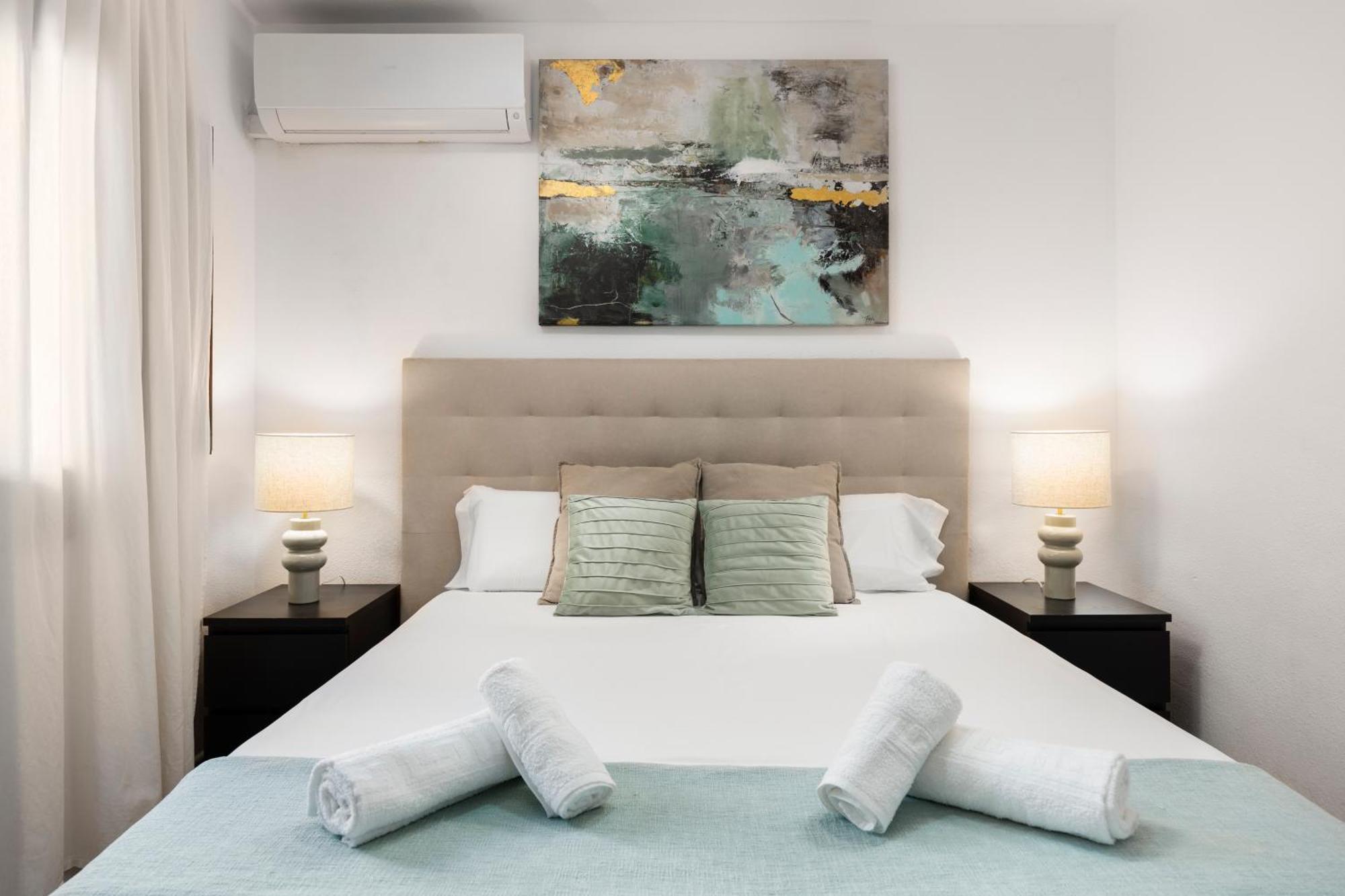 Apartment And Spacious With Parking On-site Malaga
