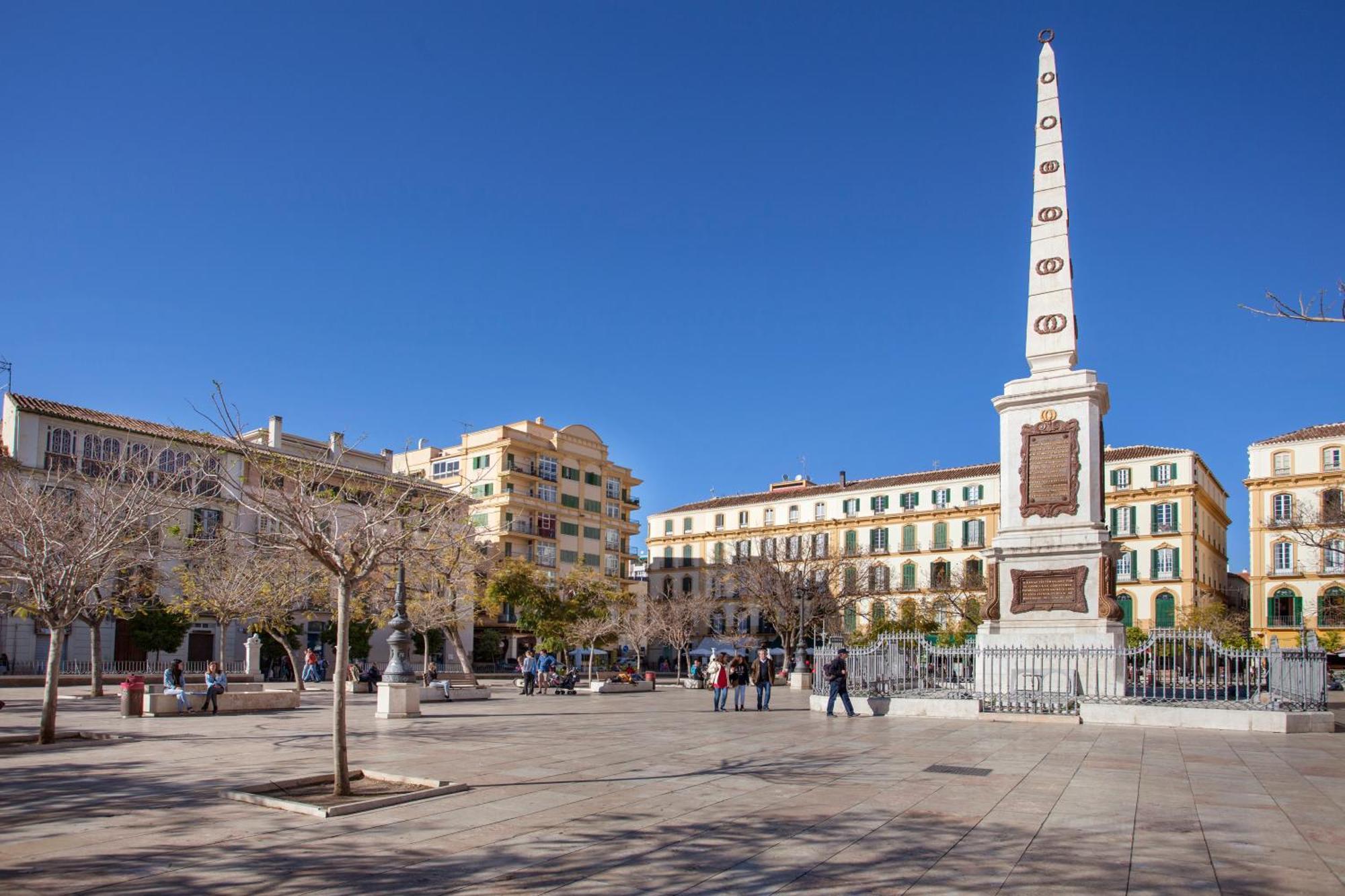 Apartment And Spacious With Parking On-site Malaga