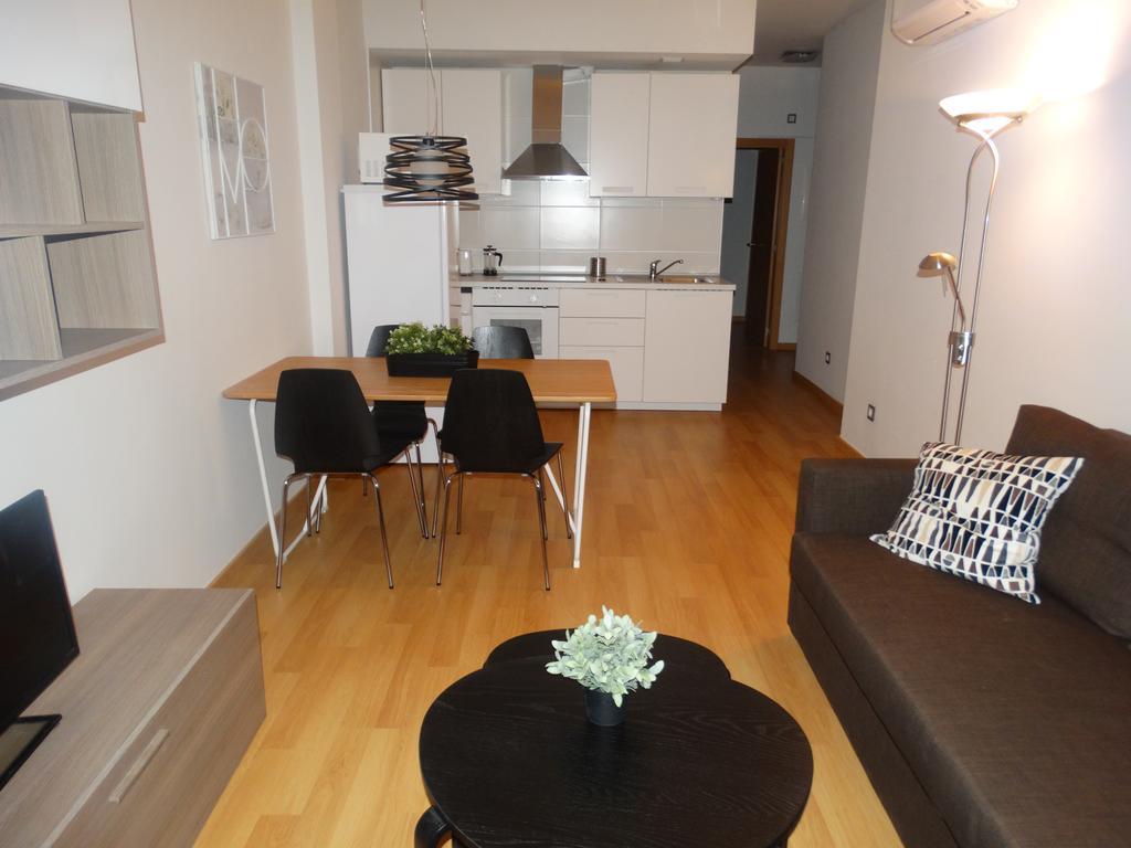 - Jinetes, 14 Apartment *