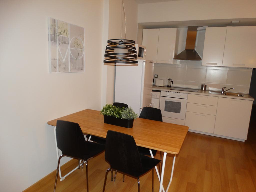 - Jinetes, 14 Apartment *