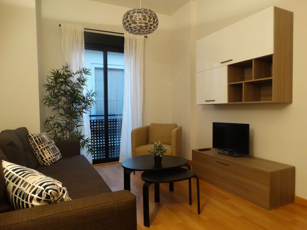 - Jinetes, 14 Apartment *