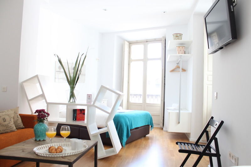 Life Calderon Apartment *