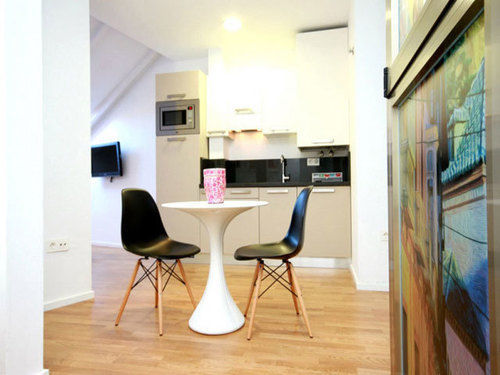 Apartment Life Calderon *