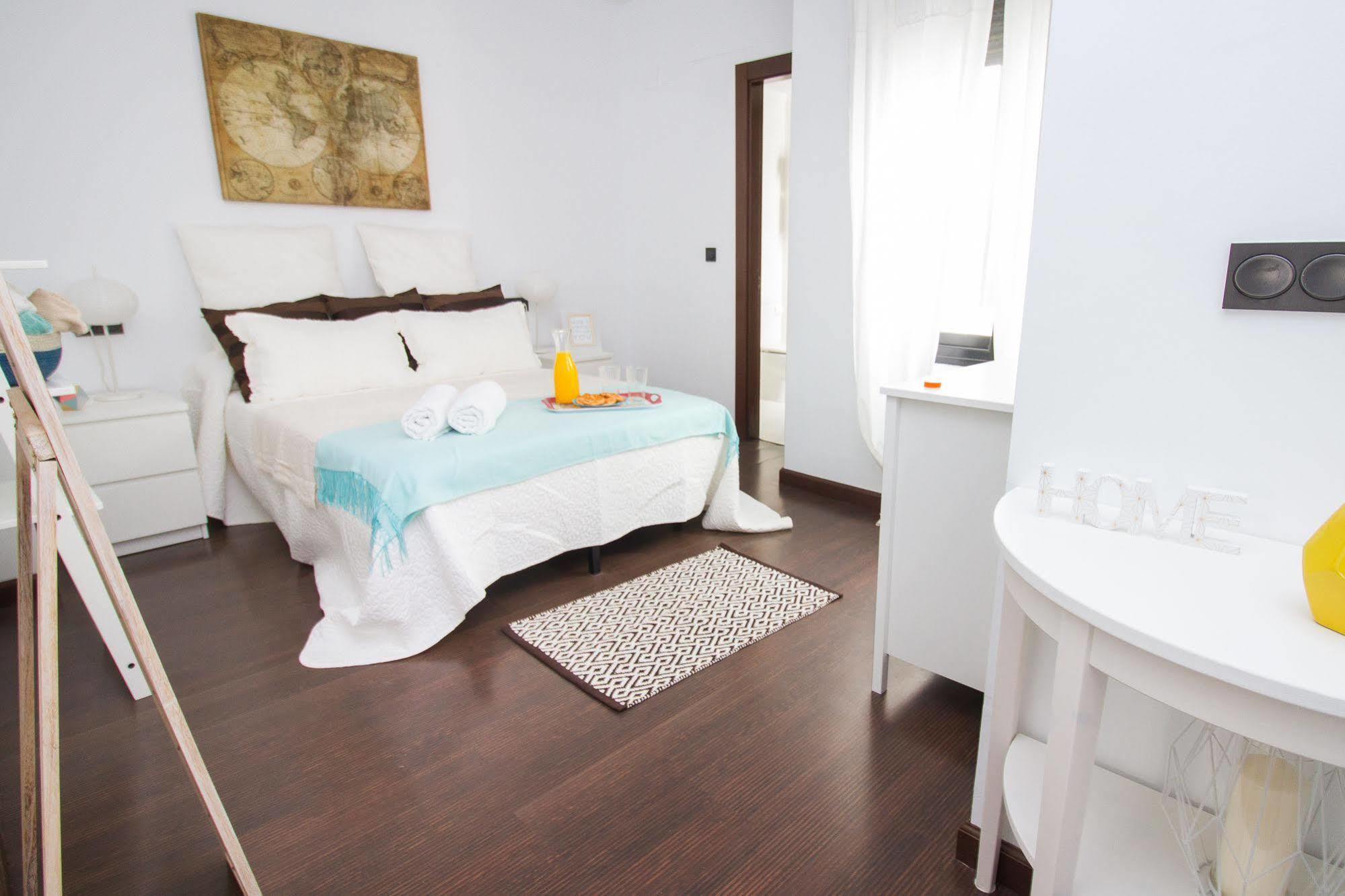 Calle Dos Aceras - Bright & Trendy La Recepcion Apartment *