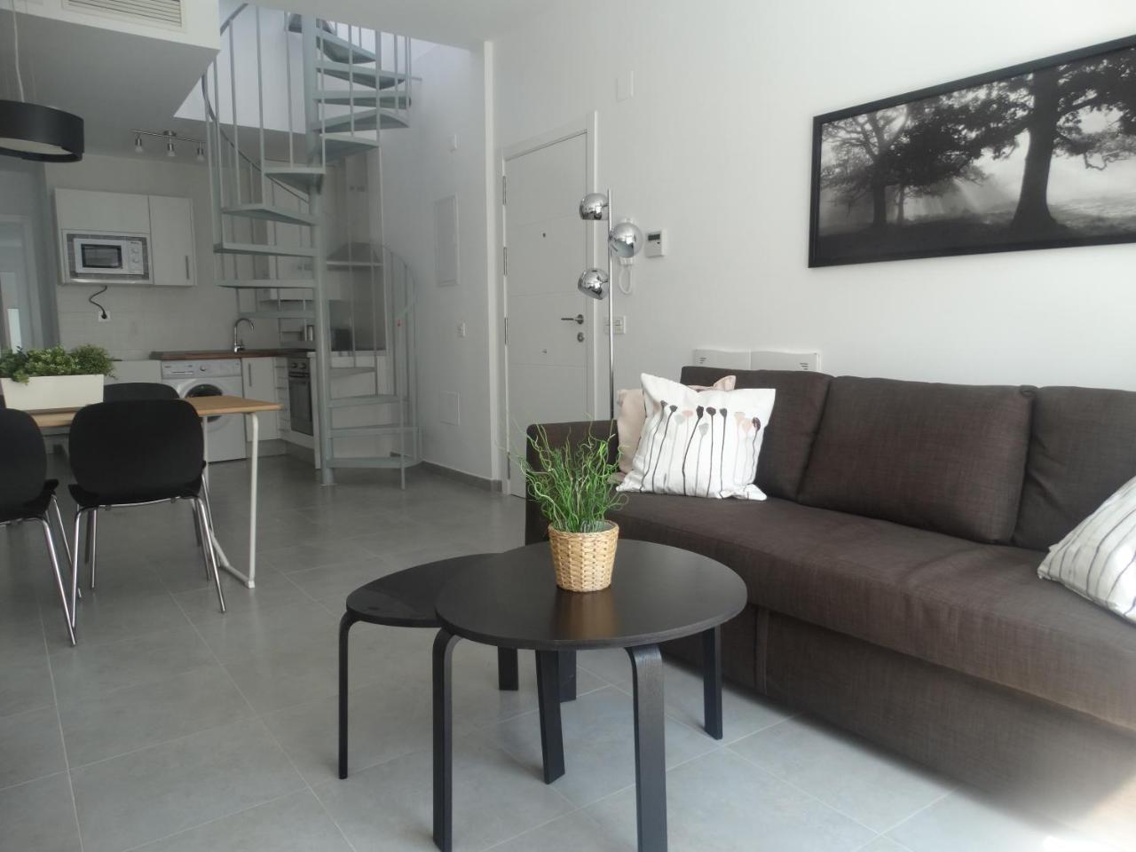 - Jinetes, 10 Apartment *