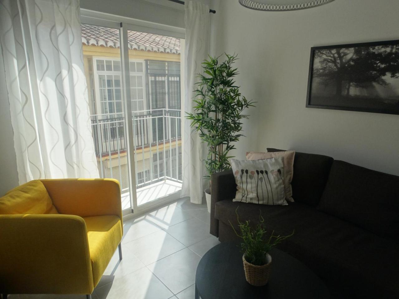 - Jinetes, 10 * Malaga