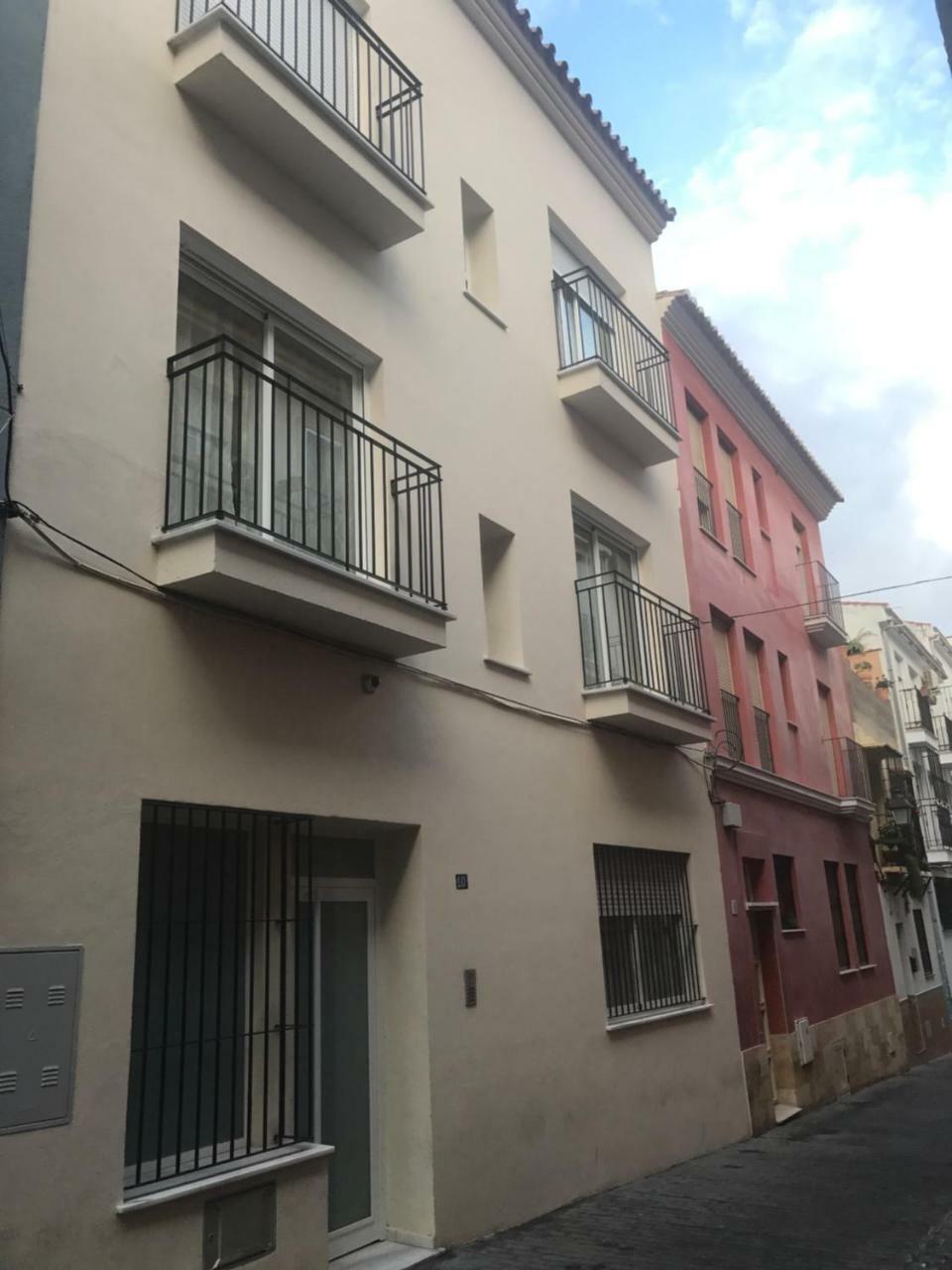 - Jinetes, 10 * Malaga