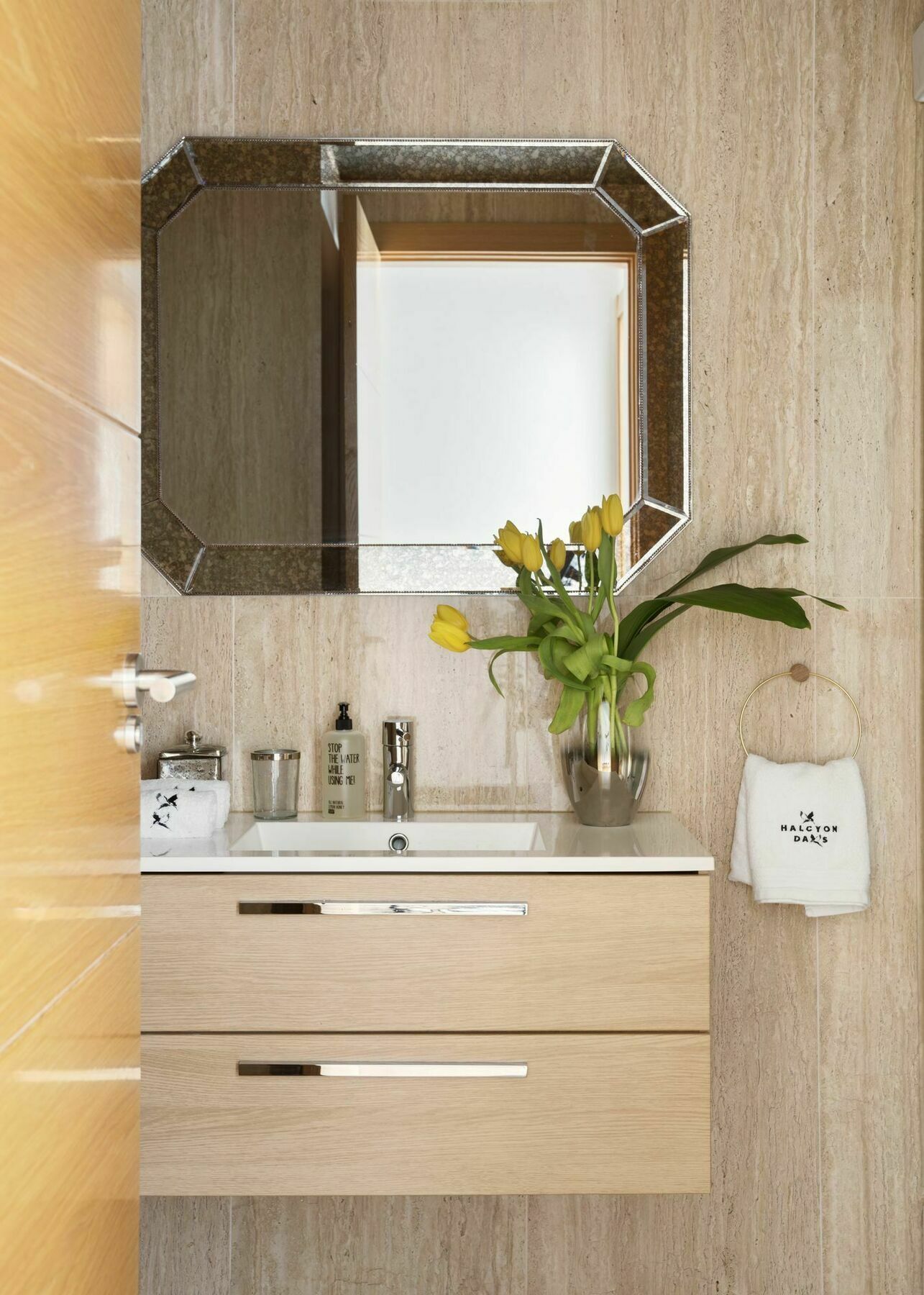Halcyon Days Designer By Ana Locking Apartment